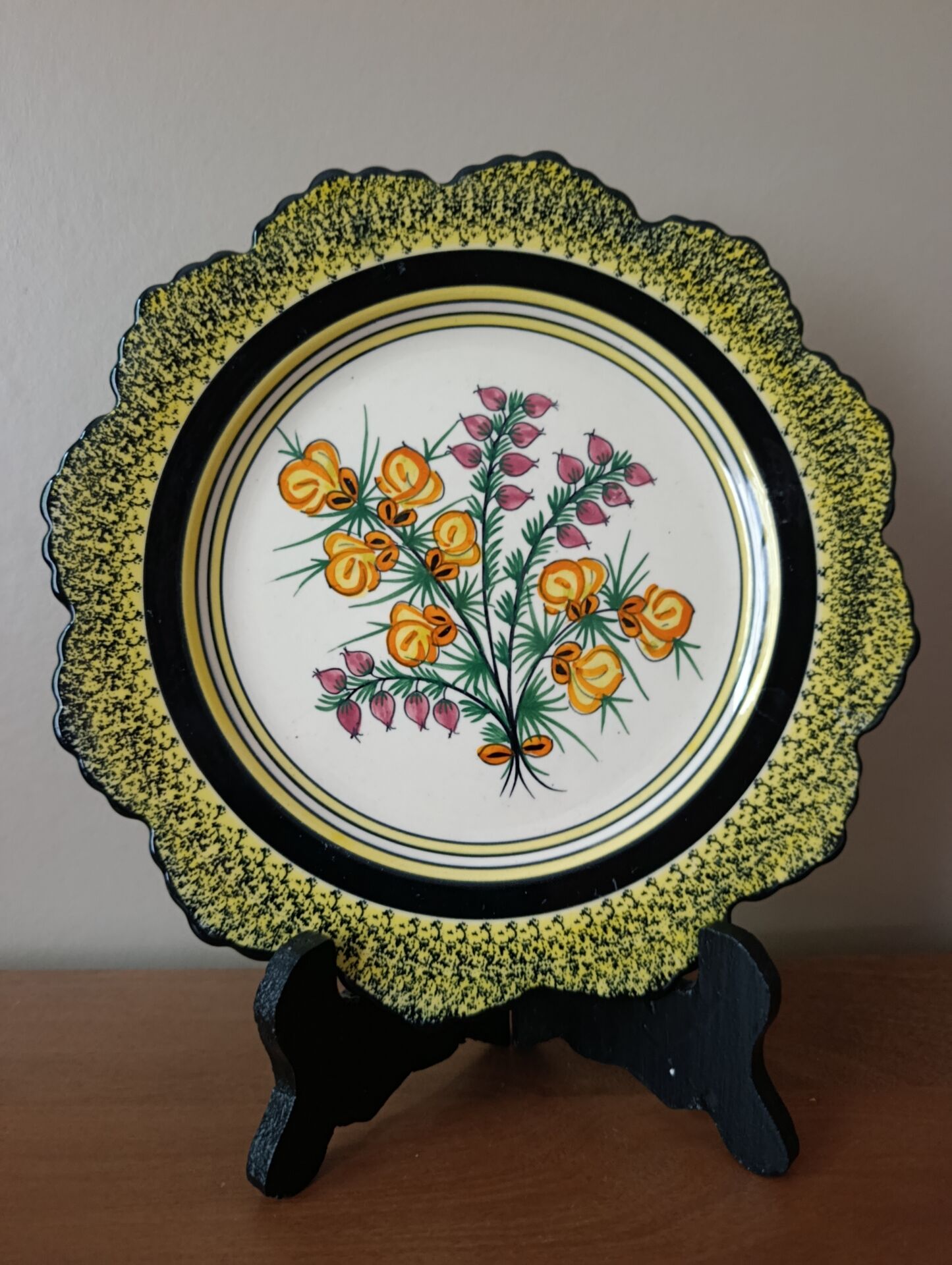 Henriot Quimper wall plate | gorse & heather flowers 1945/70
