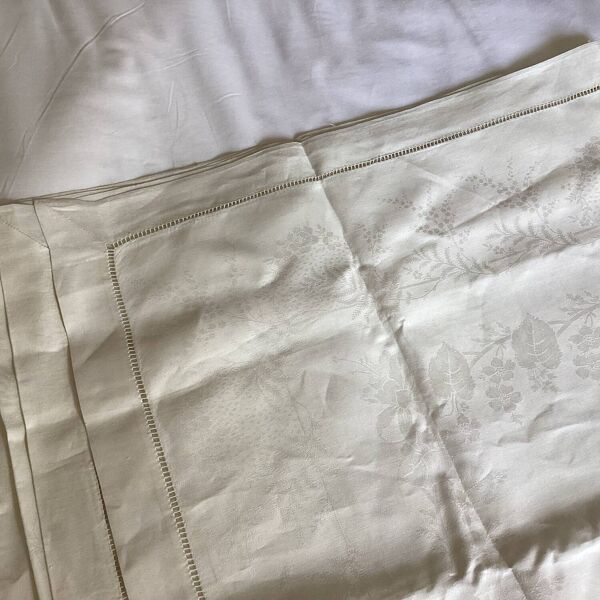 Ancienne nappe et 12 serviettes damassées