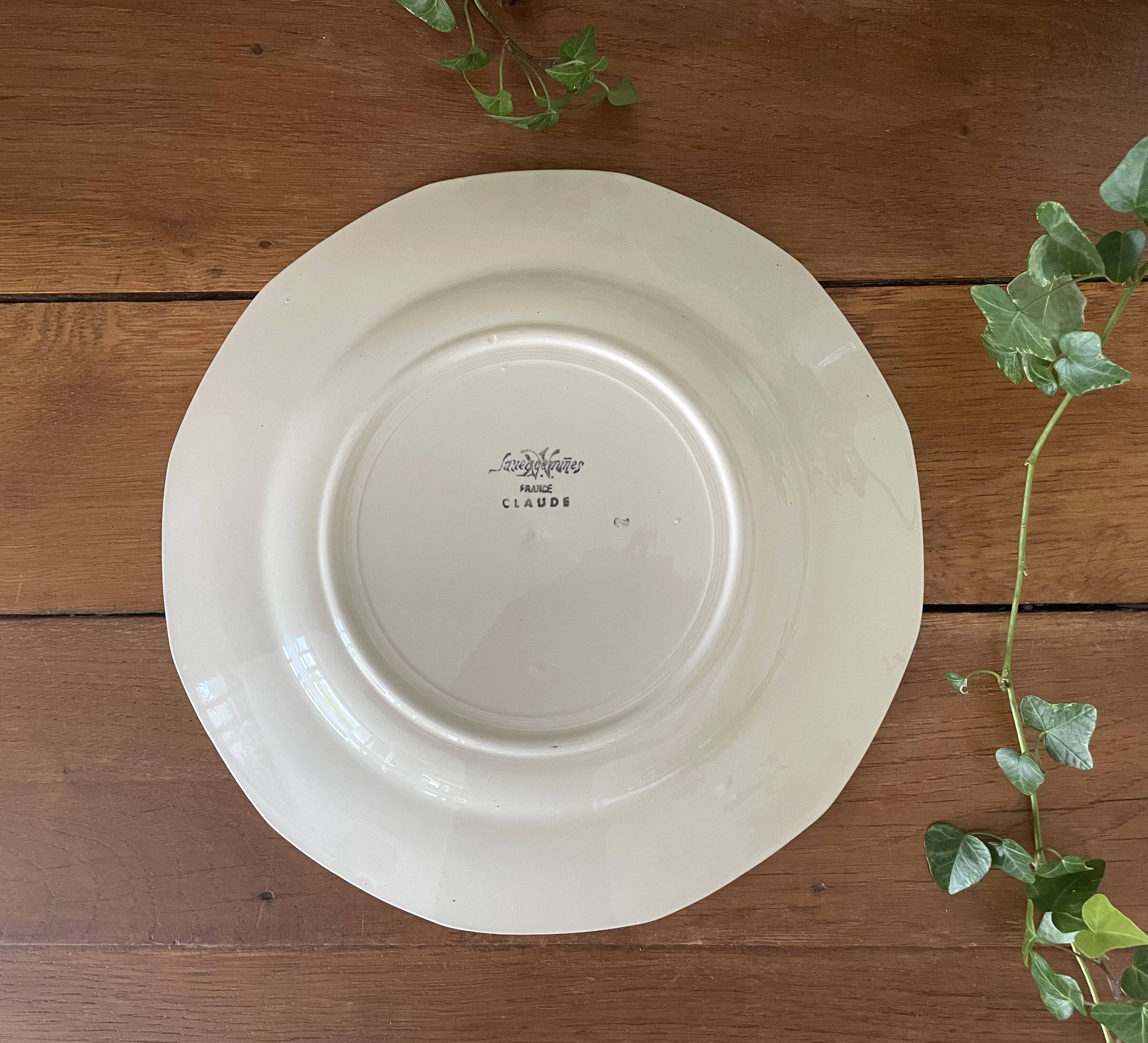 Antique serving dish in Sarreguemines earthenware.