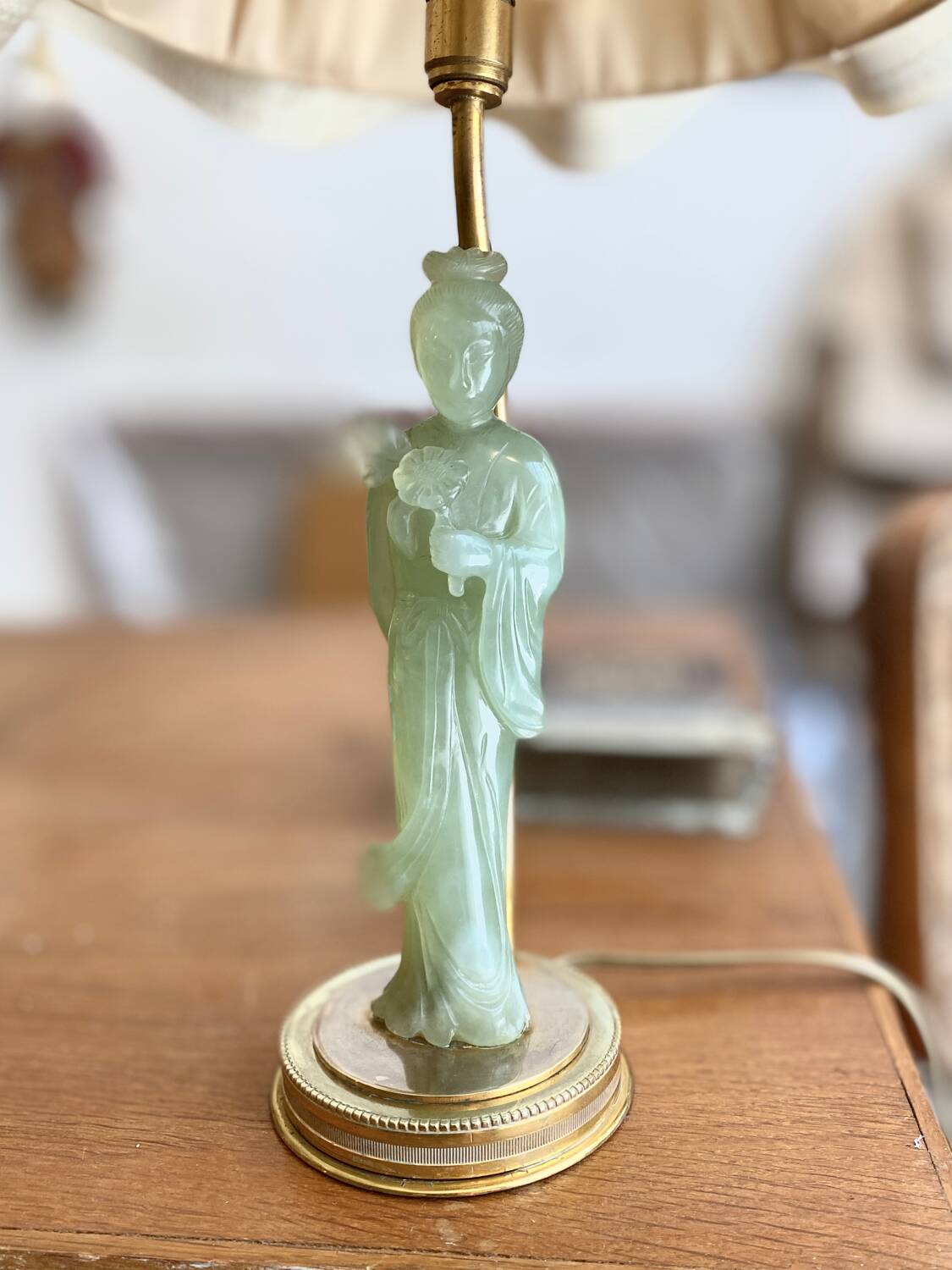 Lampe avec pied statuette asiatique en jade