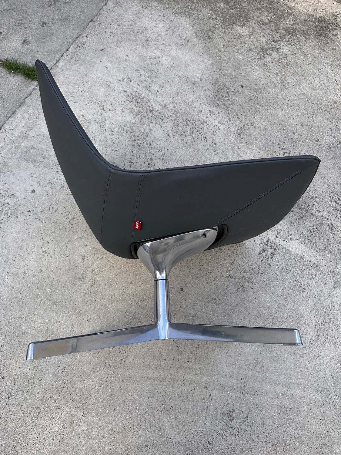 Lounge armchair arper catifa 60 leather grey 4 feet aluminum swivel