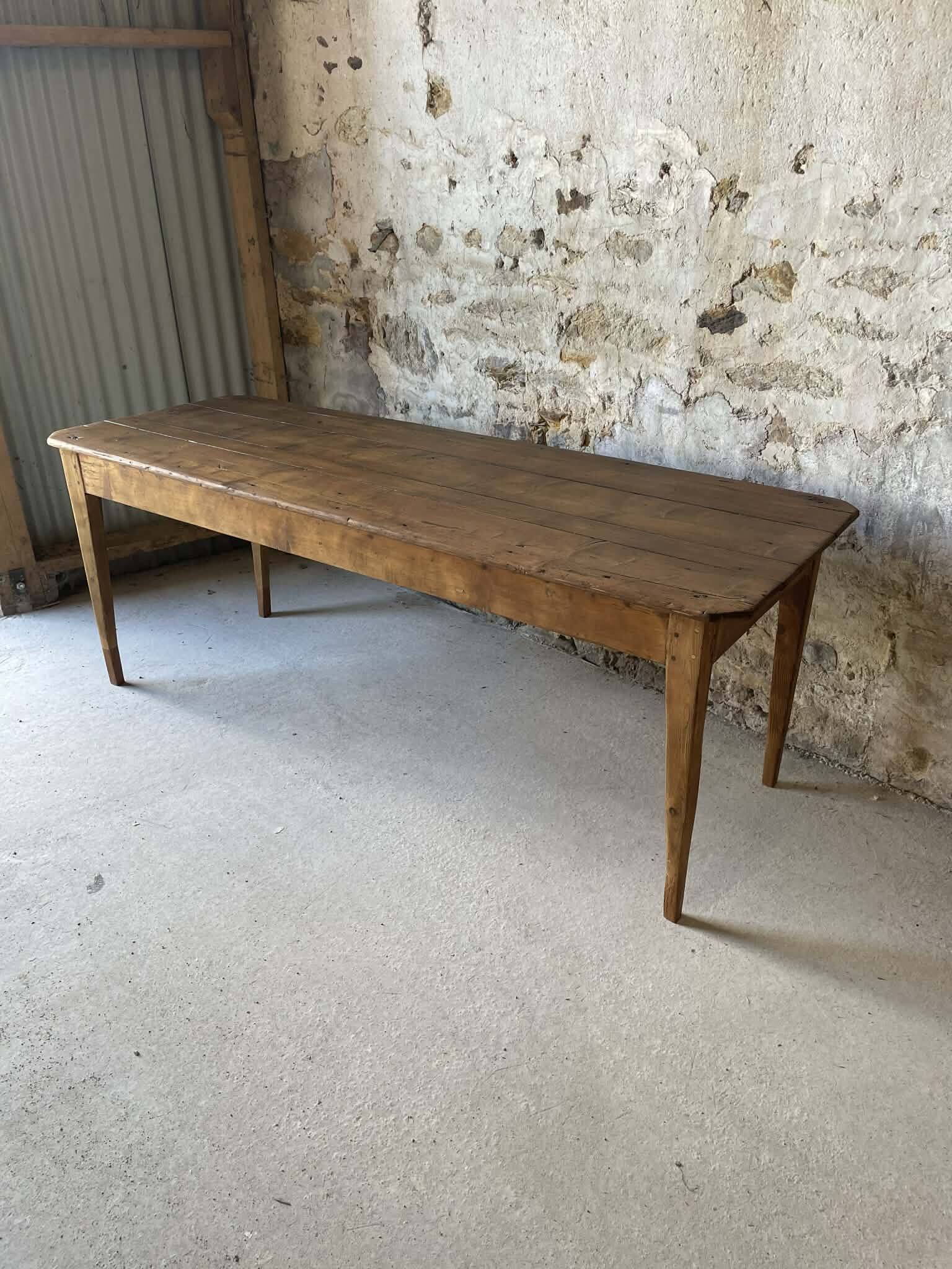 Antique wooden table with tapered legs – 200 cm