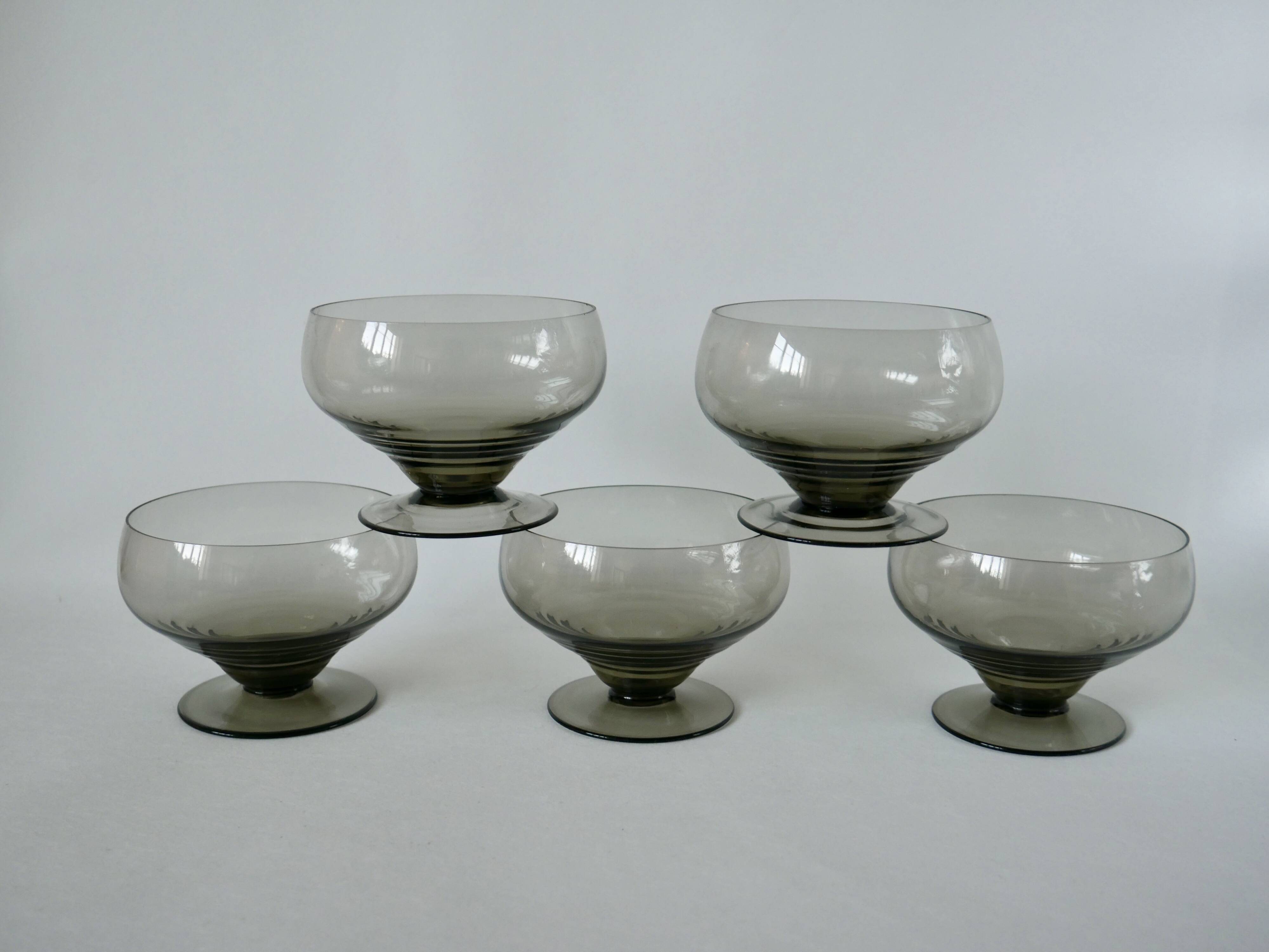 Set of 5 art deco design champagne glasses in smoked glass from the 30s and 40s