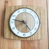 Flash clock transistor in formica