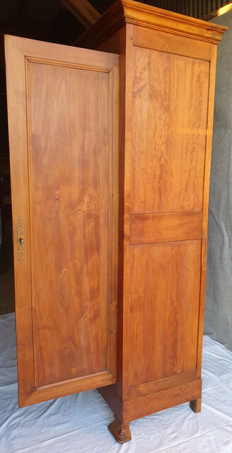Wardrobe closet a door