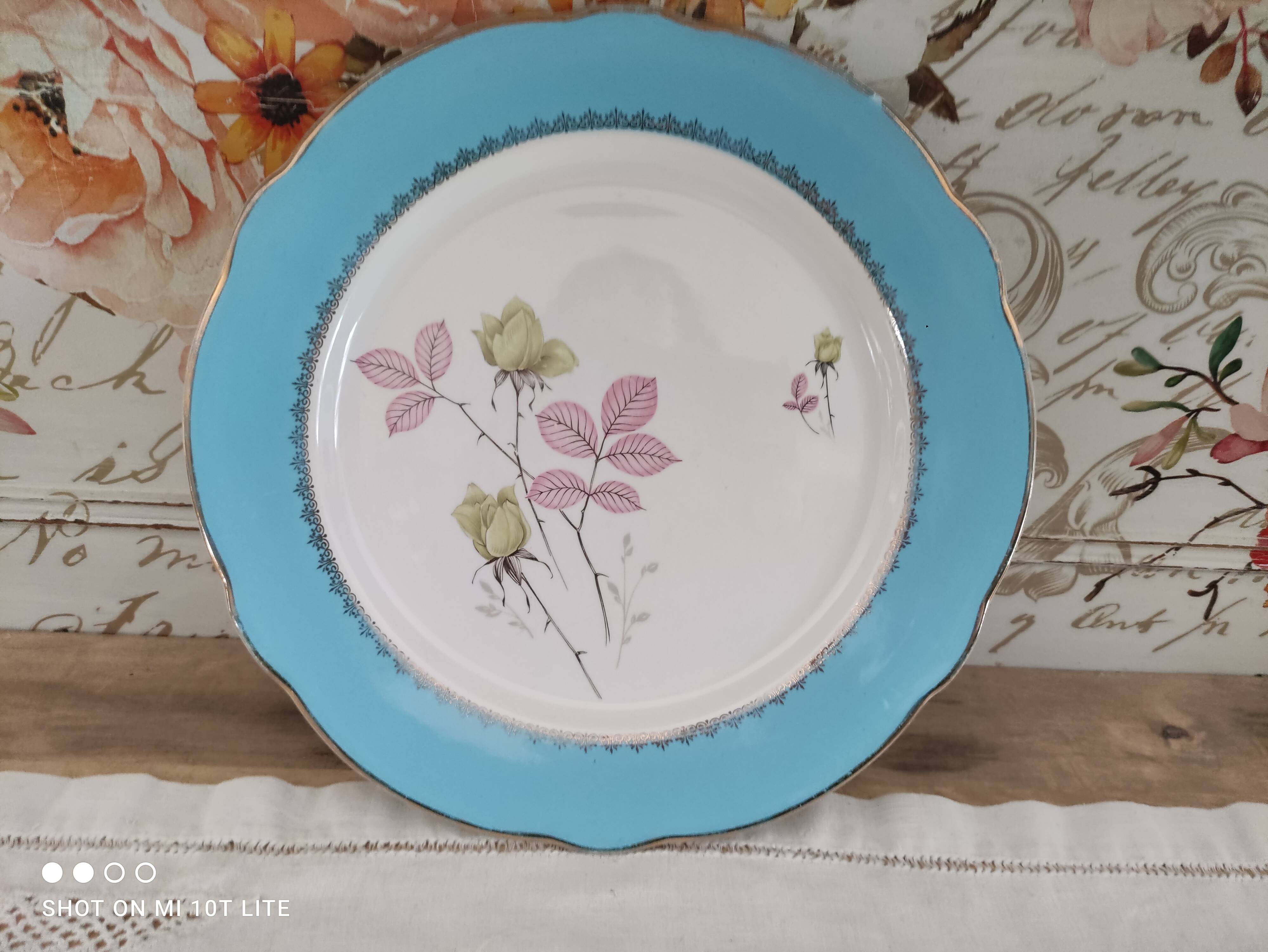 Round dish K&G Lunéville Badonviller France marli light blue floral decoration