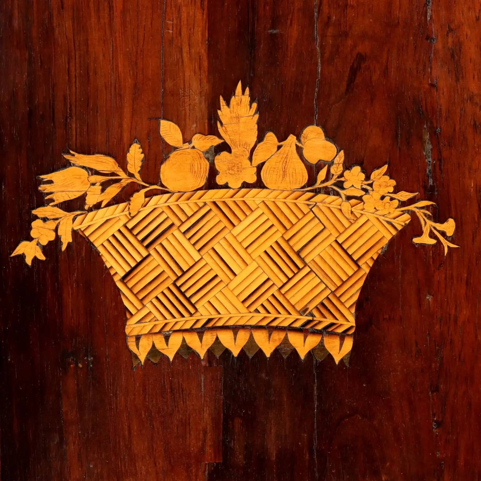 Suite de chambre antique néoclassique en divers bois, Toscane, XVIIIe siècle.