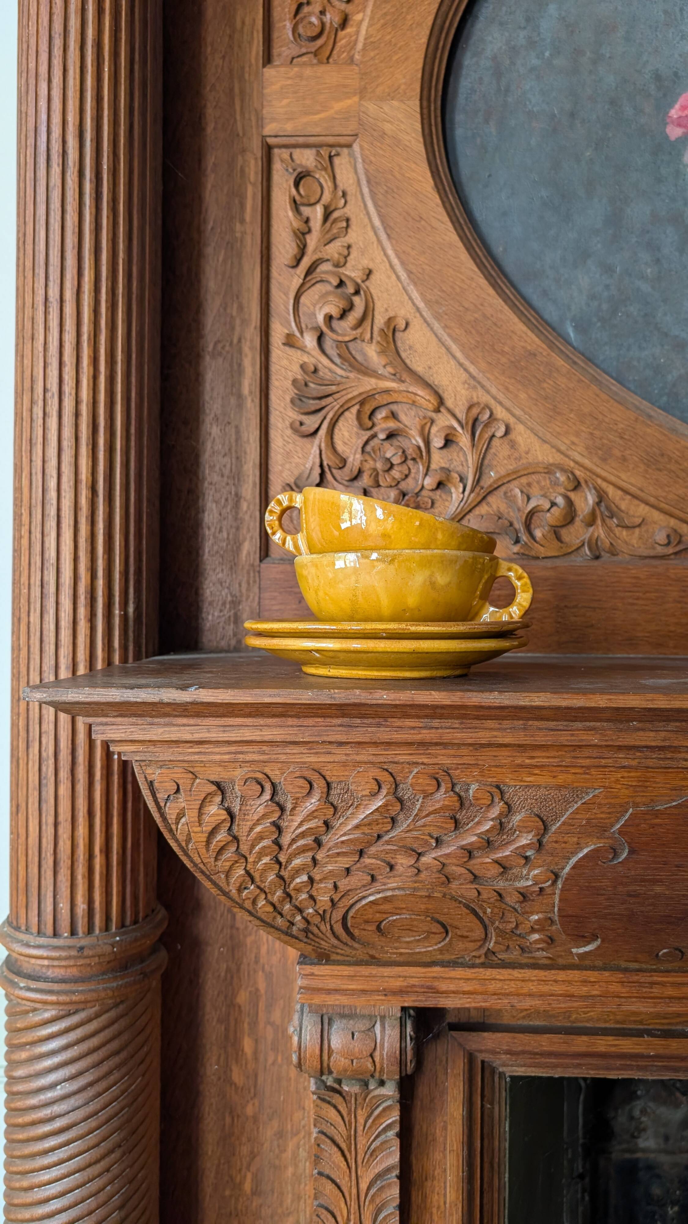 Ensemble de vaisselle vintage en grès émaillé jaune moutarde — 17 pièces
