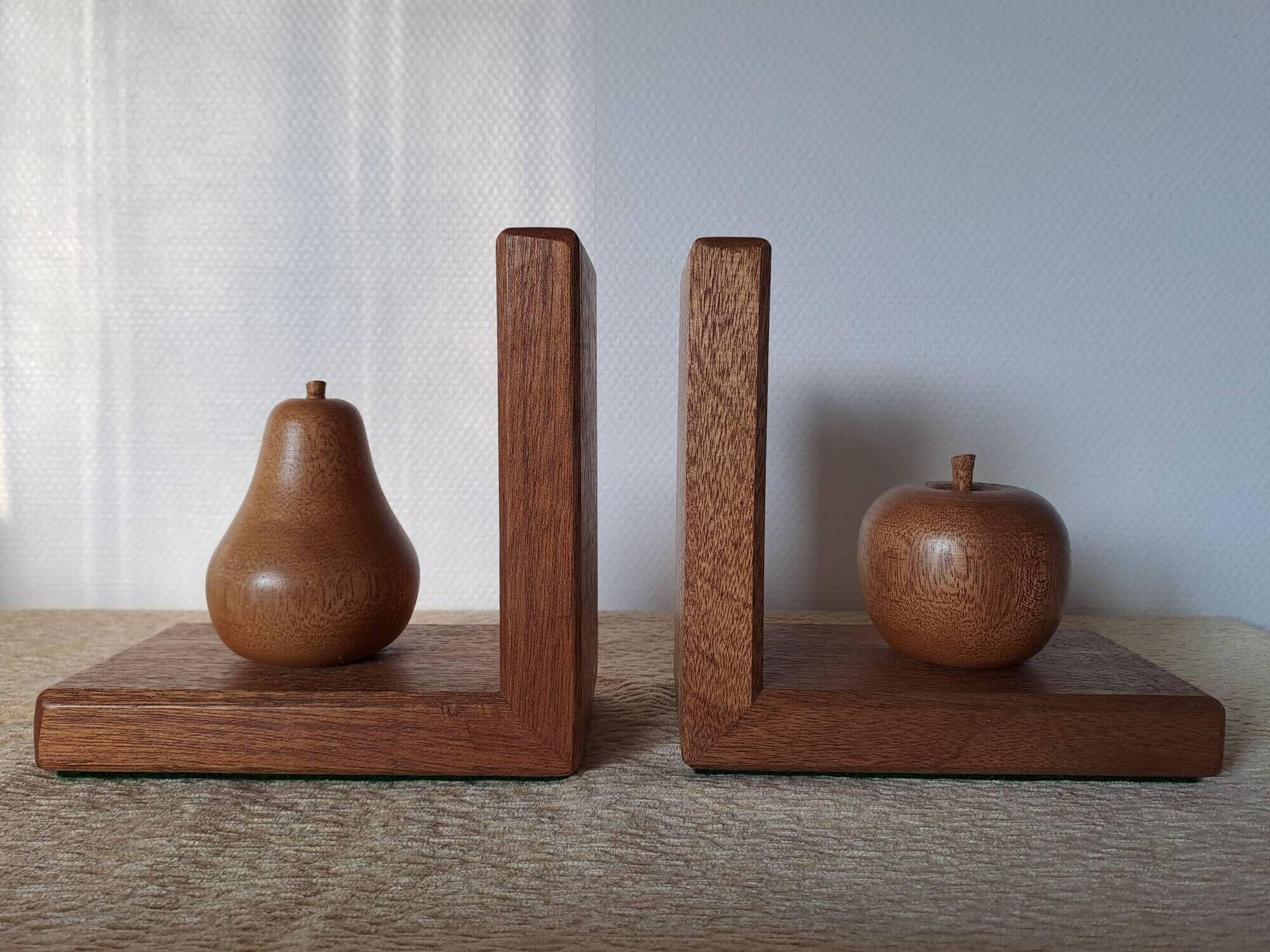 Wooden bookends shaped like an apple and pear – Minimalist design