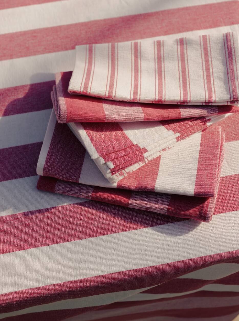 Pink striped tablecloth: 240cm x 170cm