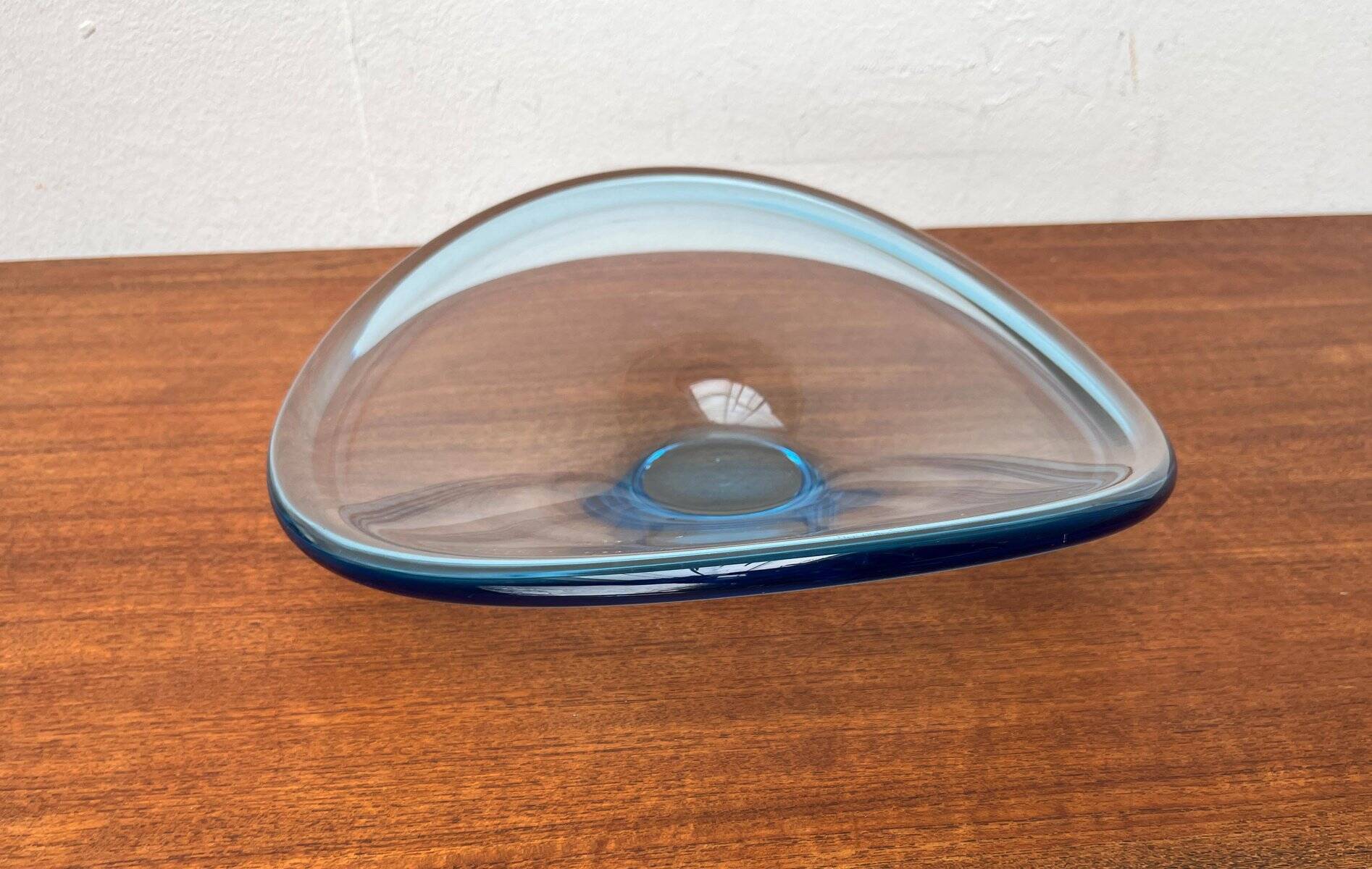 Art glass bowl from the Mid-Century Danish Thule series by Per Lütken for Holmegaard, 1960s.