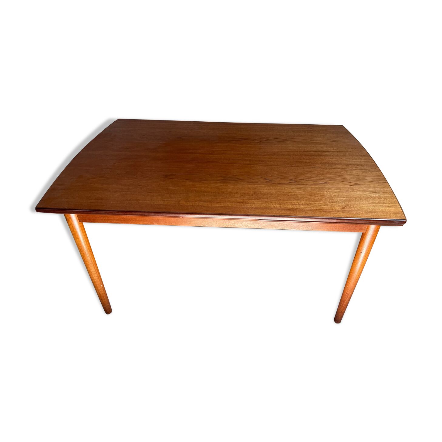 Scandinavian table in tack