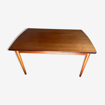 Table scandinave en tack