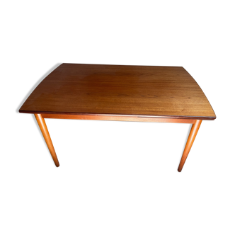 Scandinavian table in tack