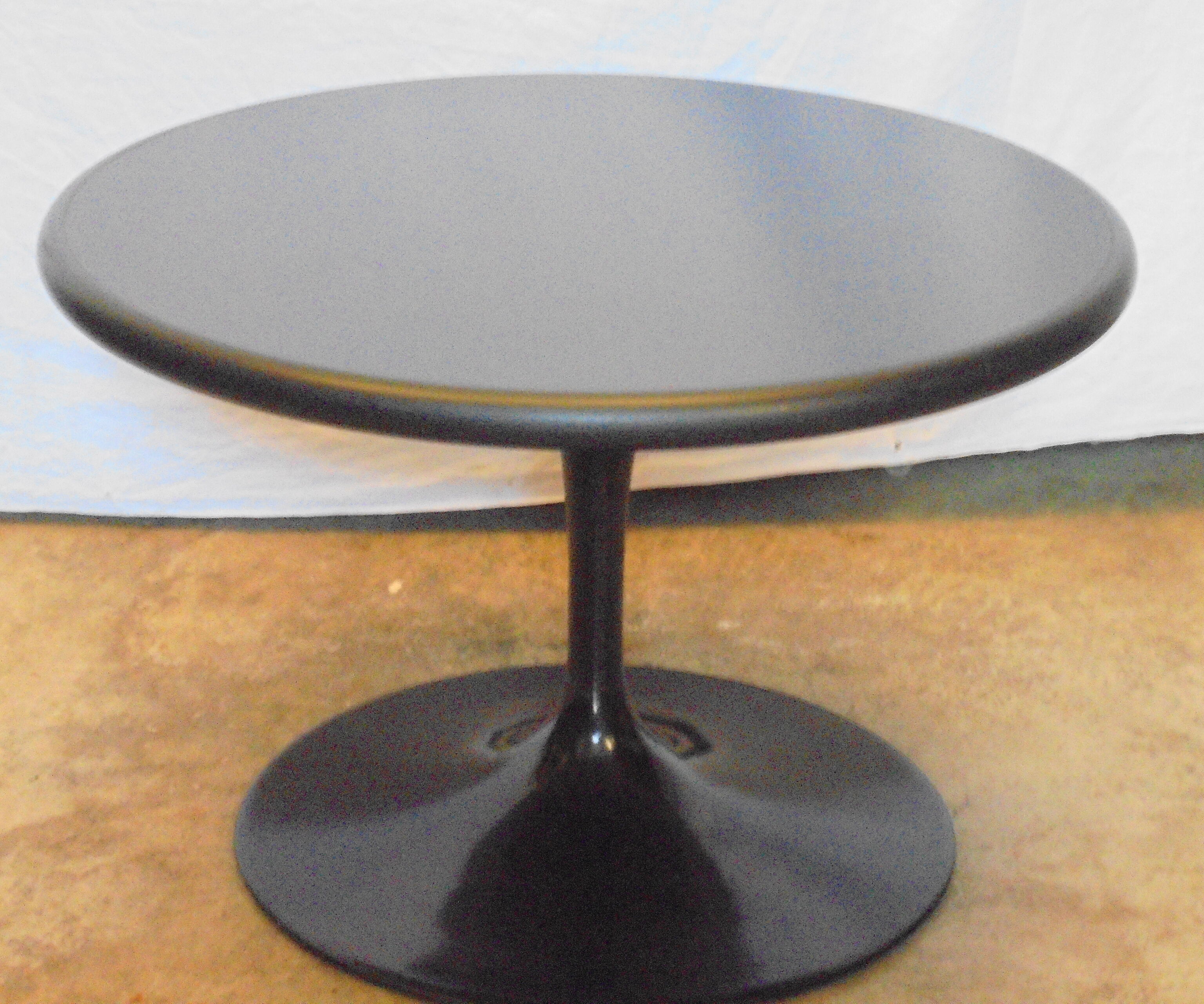 Coffee table round double-sided tray and tulip foot 70s