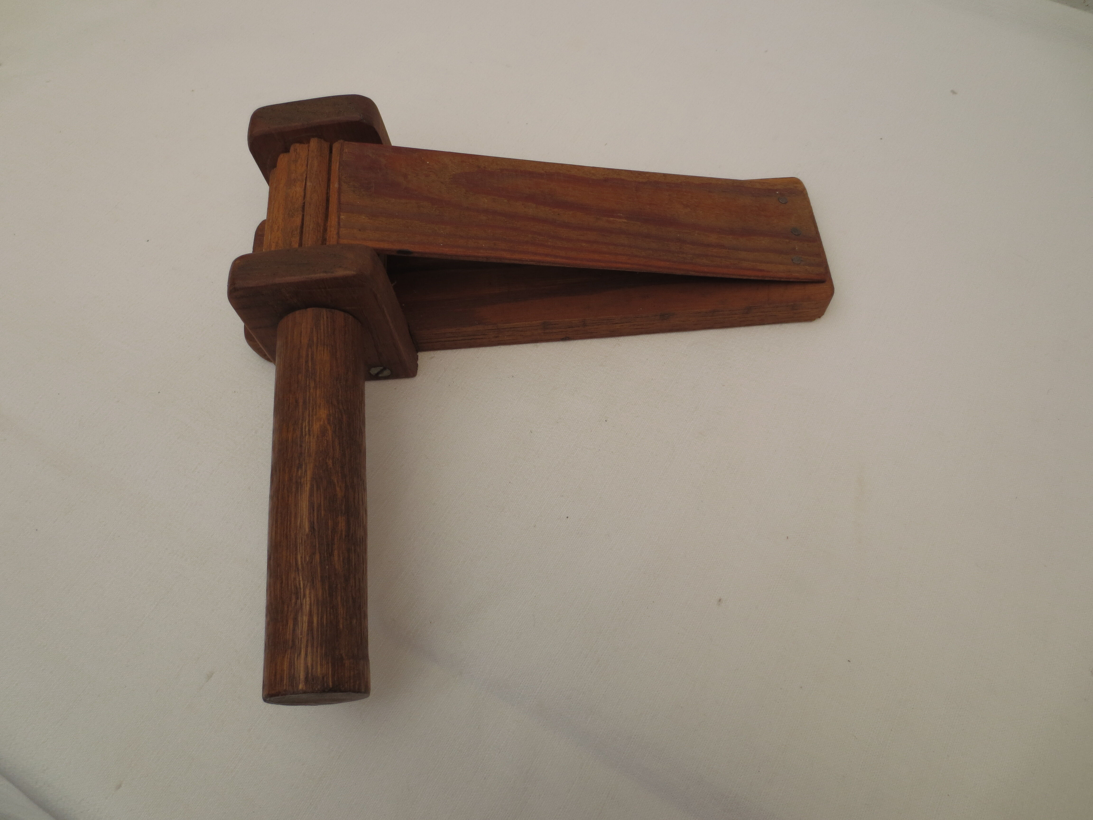 Jouet trés ancien en bois " crecelle" pour enfant