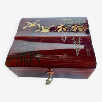 Chinese lacquered box from Vietnam