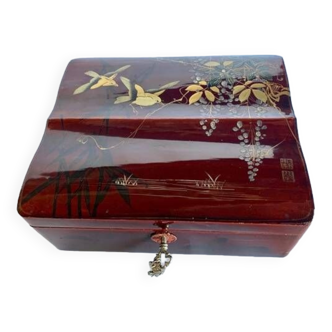Chinese lacquered box from Vietnam