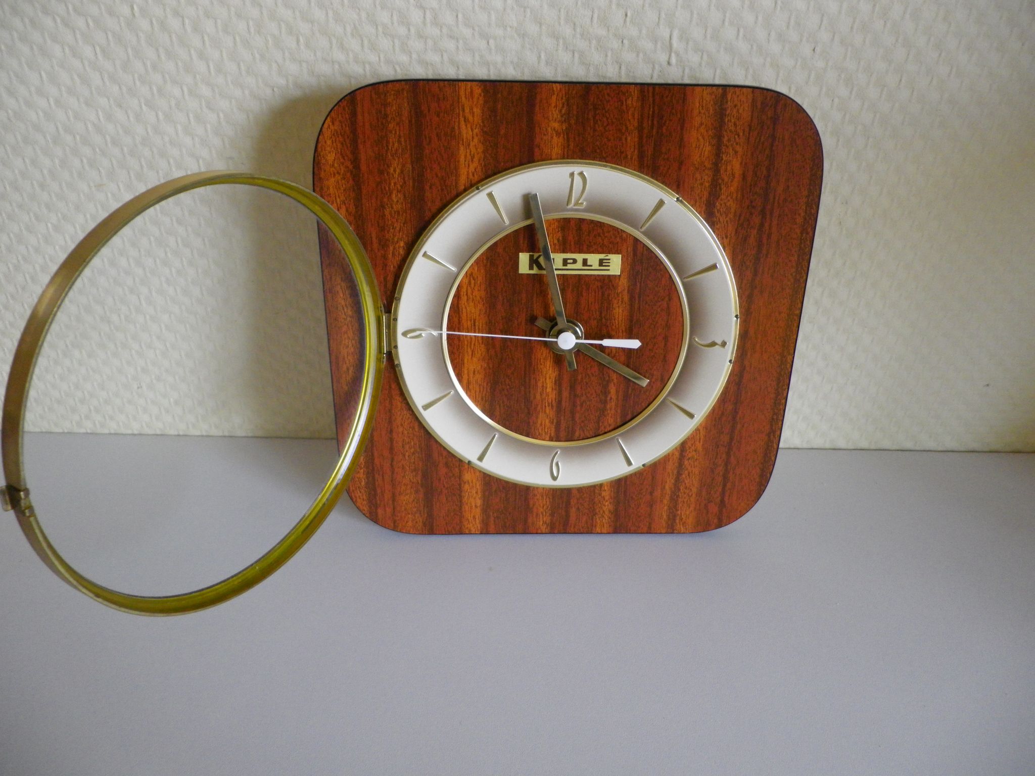 Clock in mahogany formica, metal, wood, glass, in its original box - Brand KIPLE - 70s