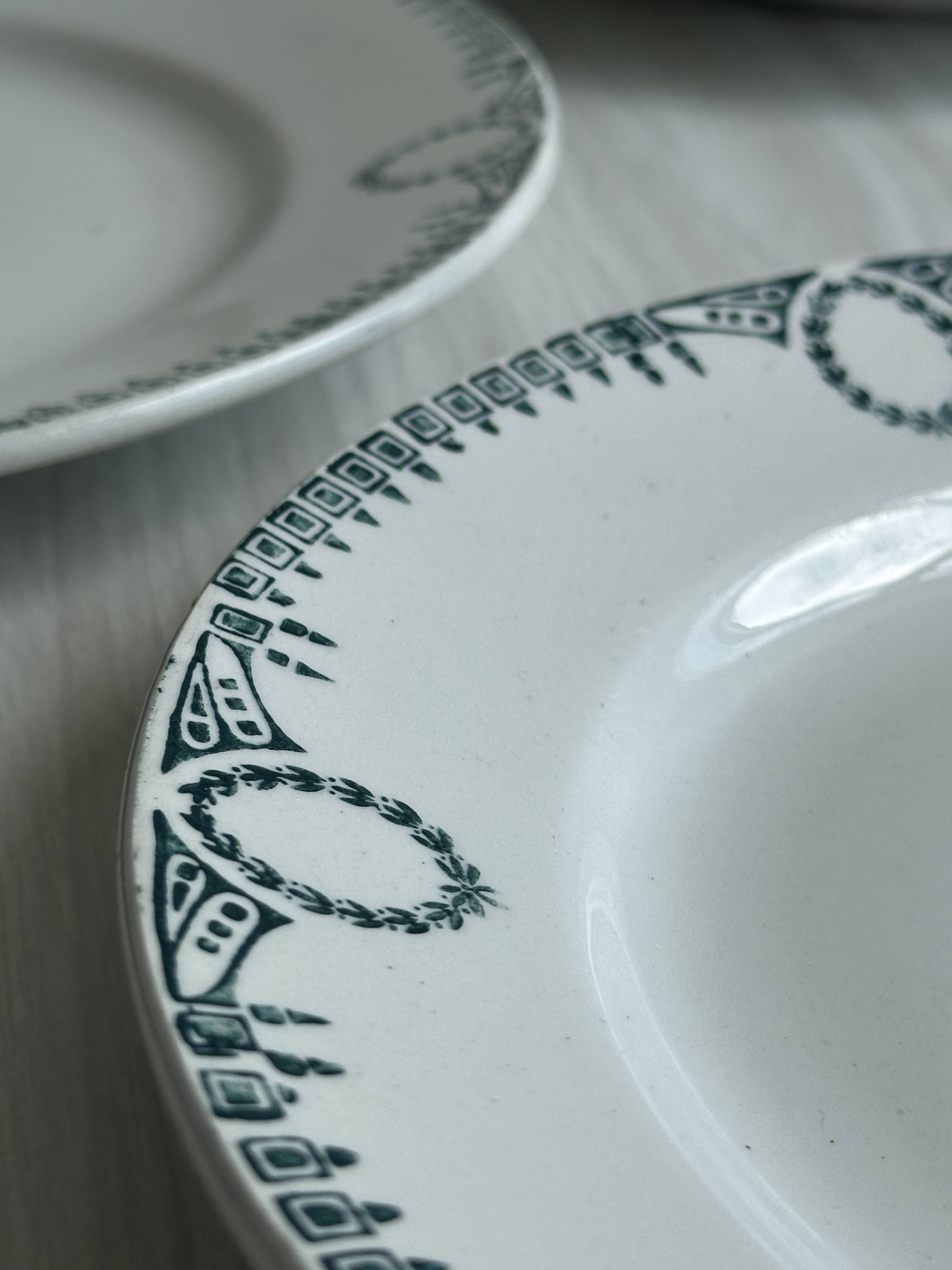 6 earthenware dinner plates, green decor, St Amand Nord iron earth.
