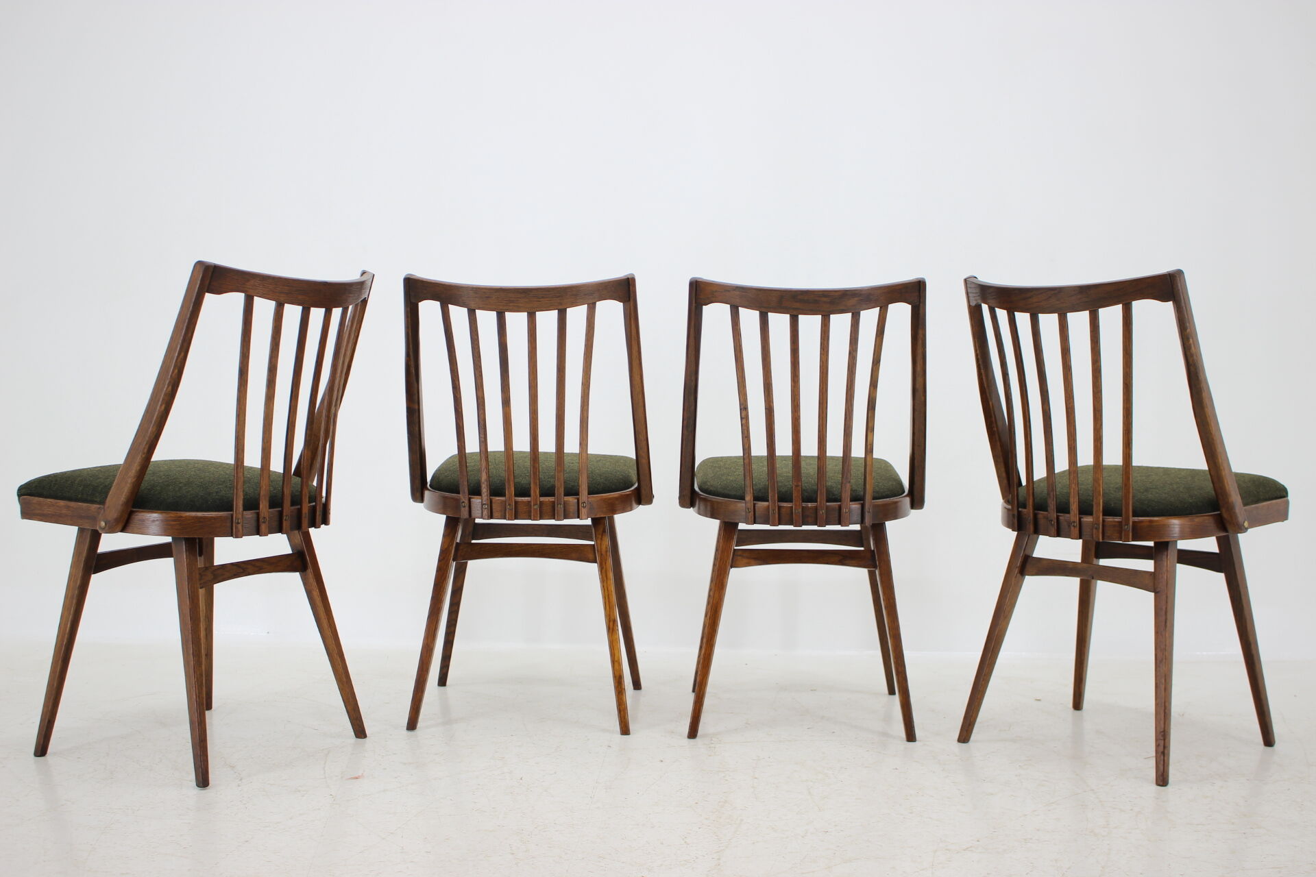 Lot de 4 chaises conçues par Antonín Šuman