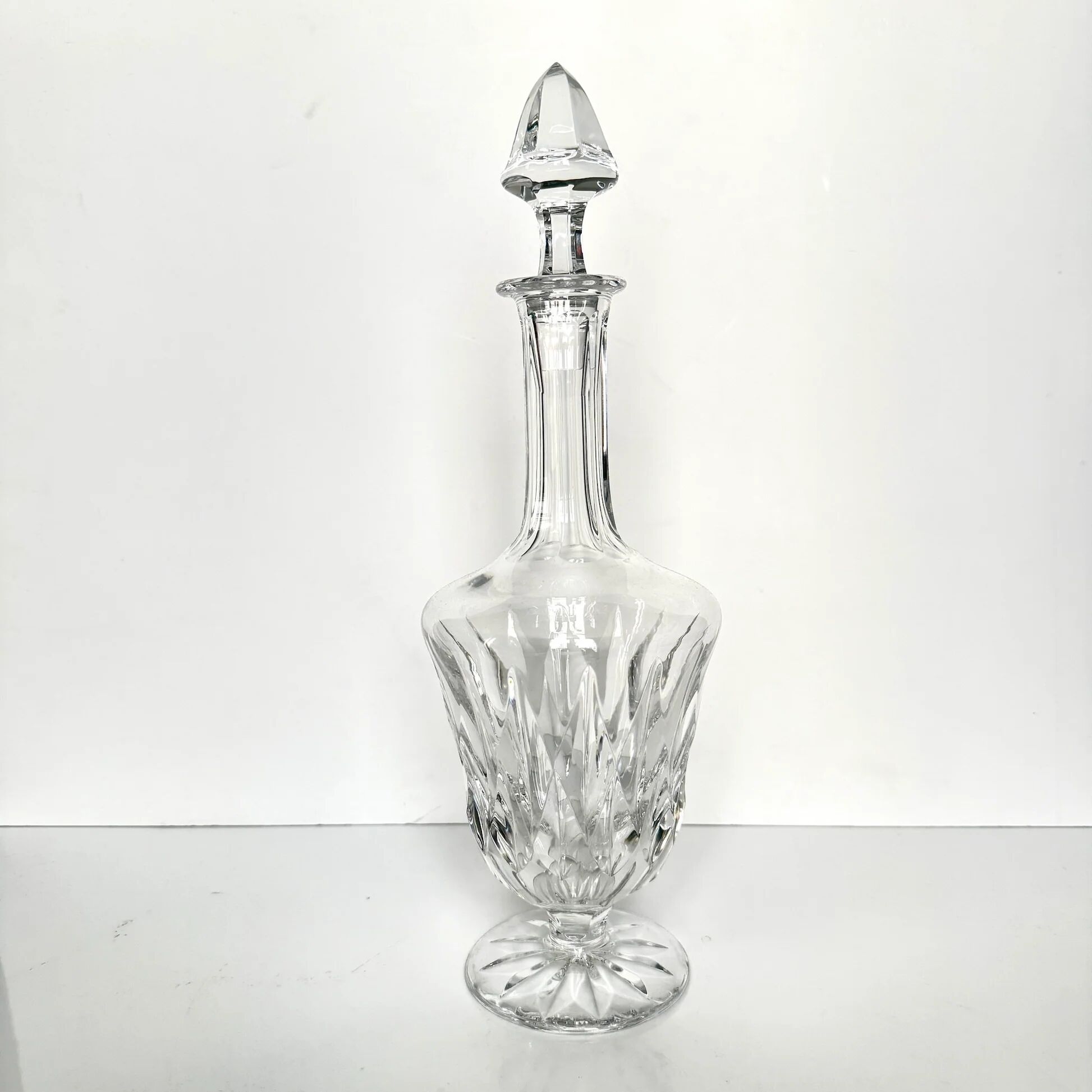 Crystal carafe from Saint-Louis – elegant size