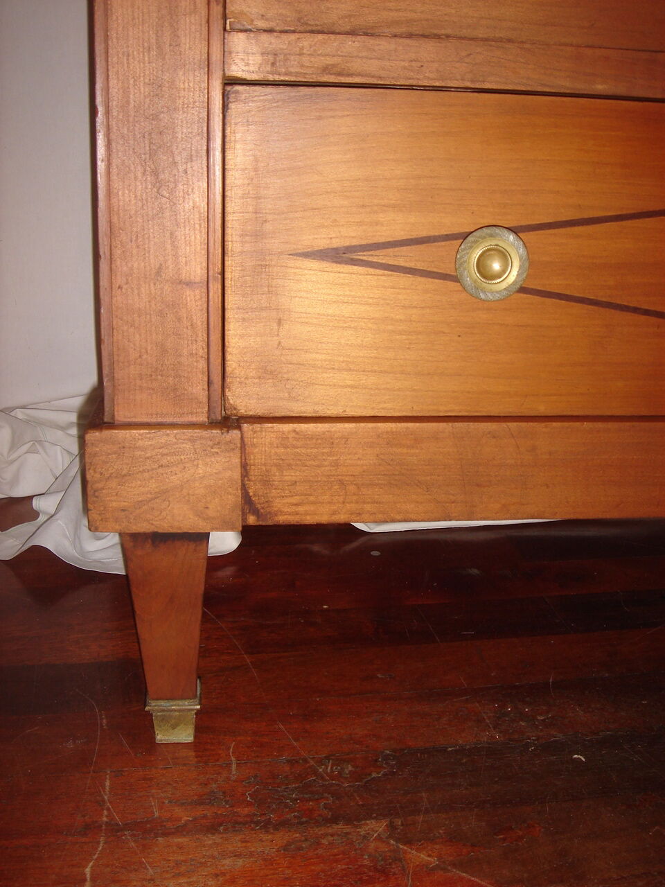 commode chêne du XIXème avec ornements bronze