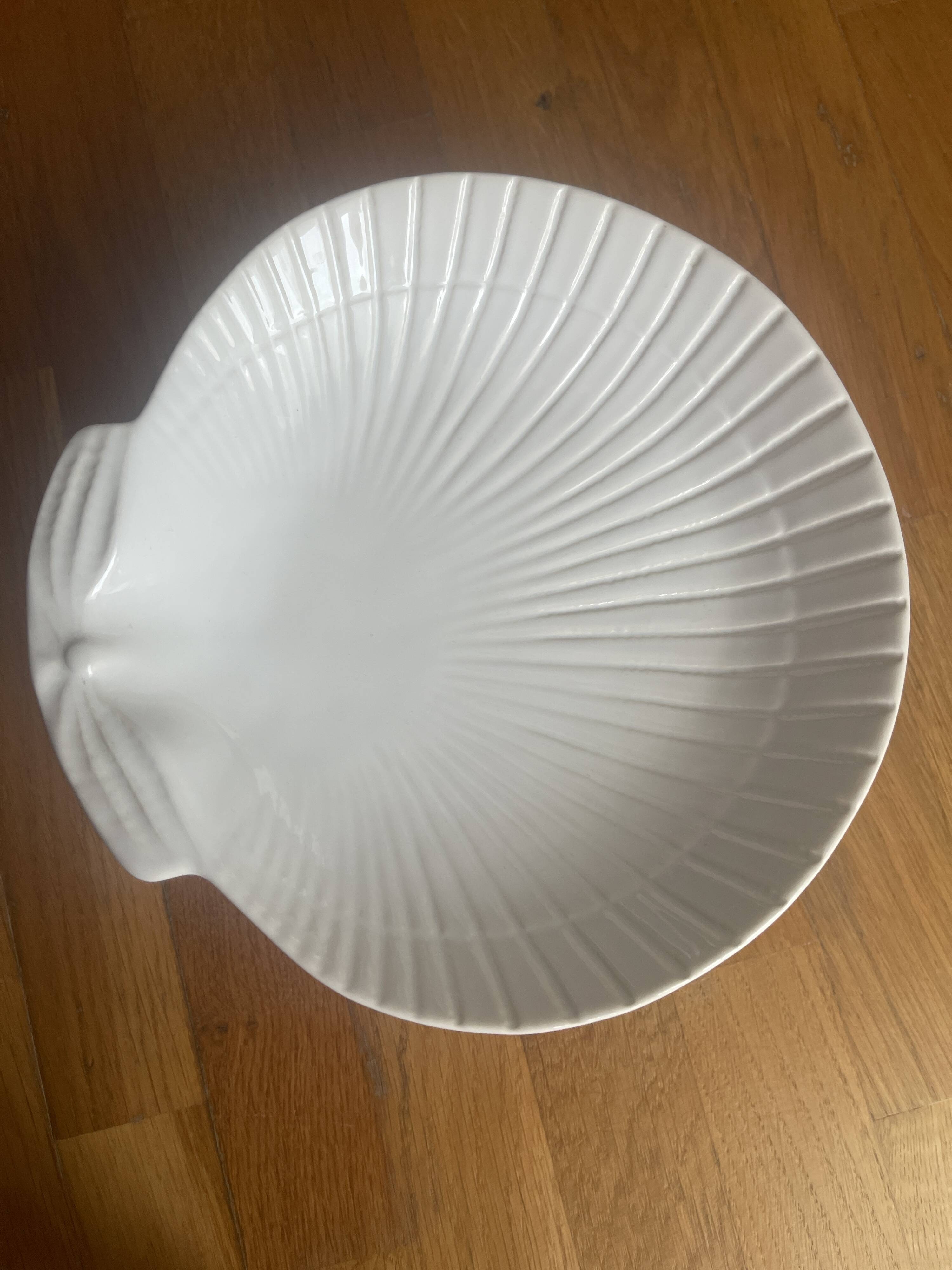 Elegant set of 6 dessert or starter plates in glazed earthenware.