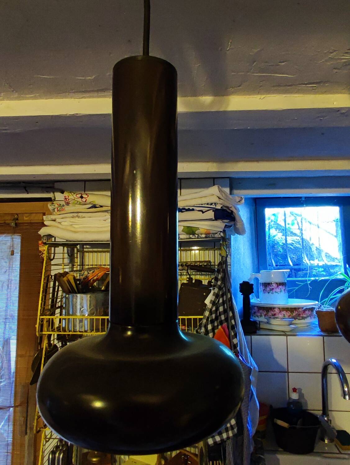 Space age, 3 brown Lita pendant lights