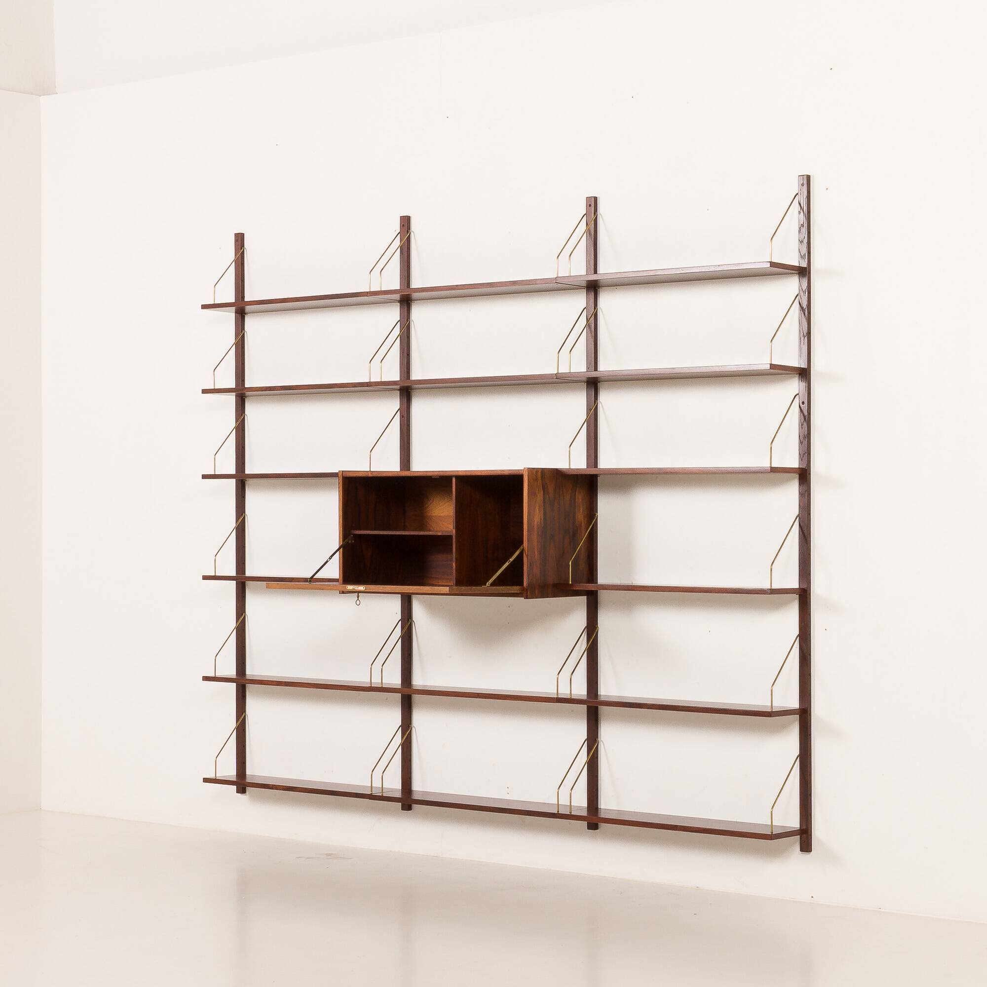 Scandinavian mid-century rosewood shelving unit attributed to Preben Sorensen, 1960s