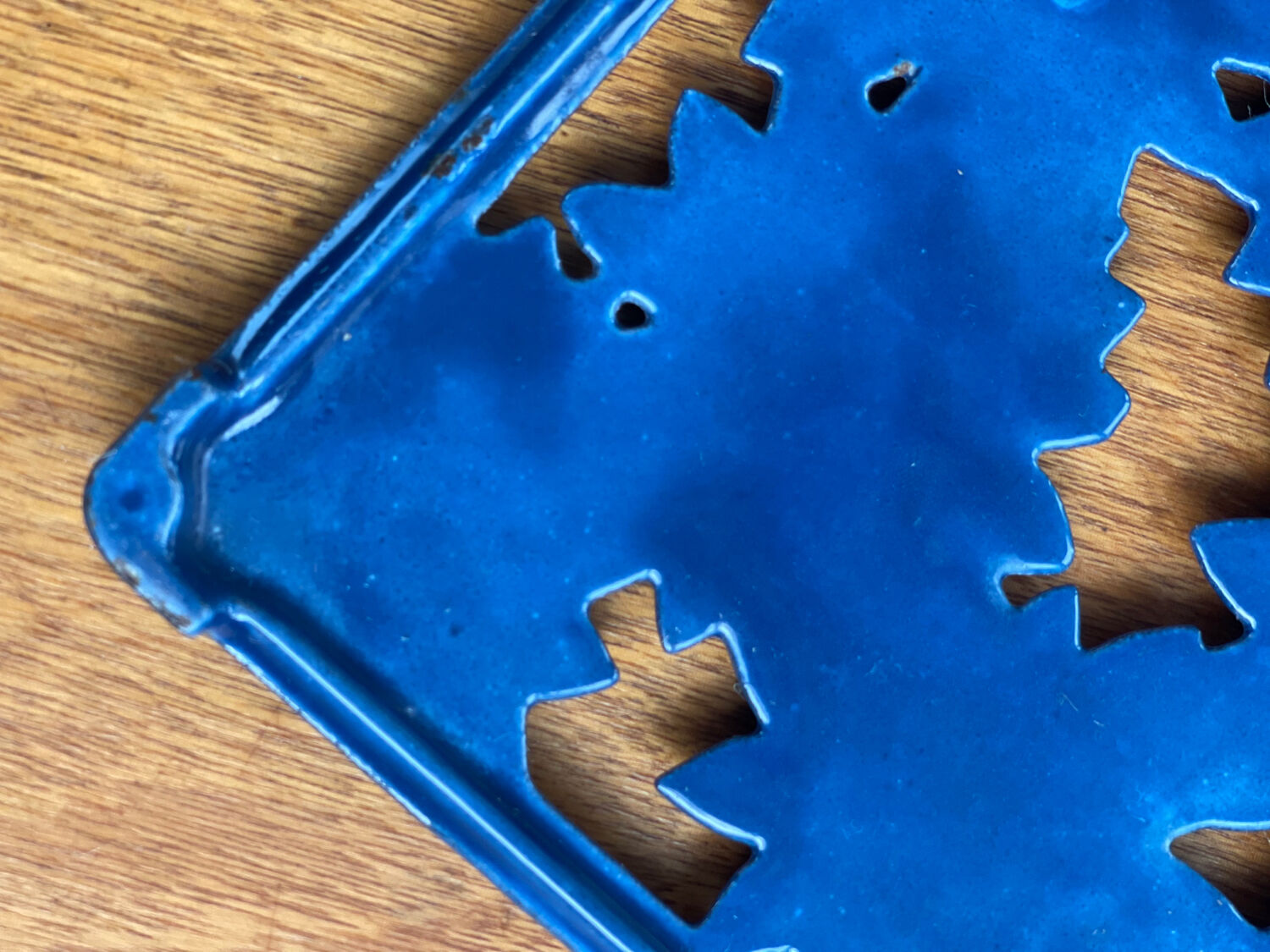 Flat underside in enamelled cast iron