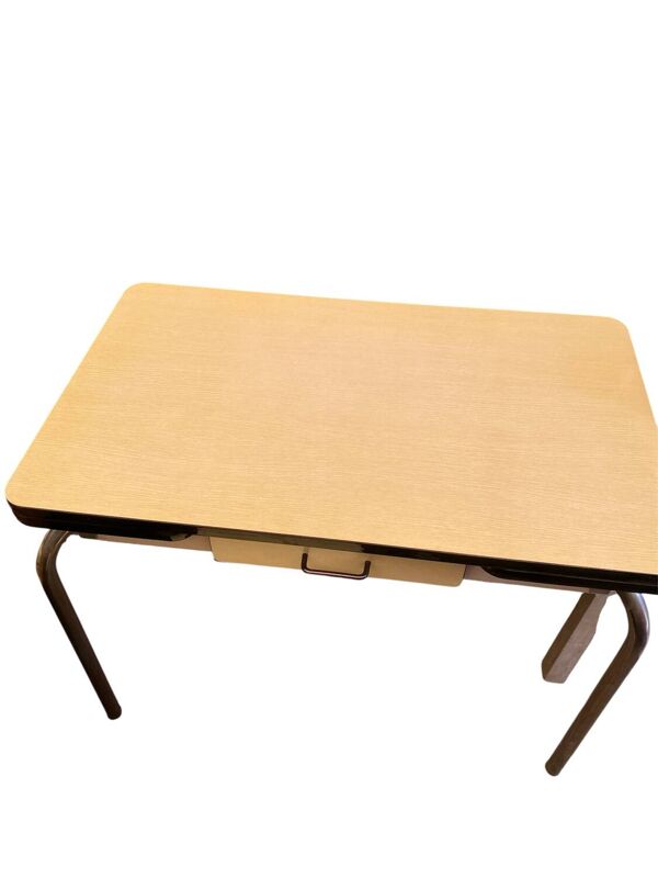 Table Formica jaune
