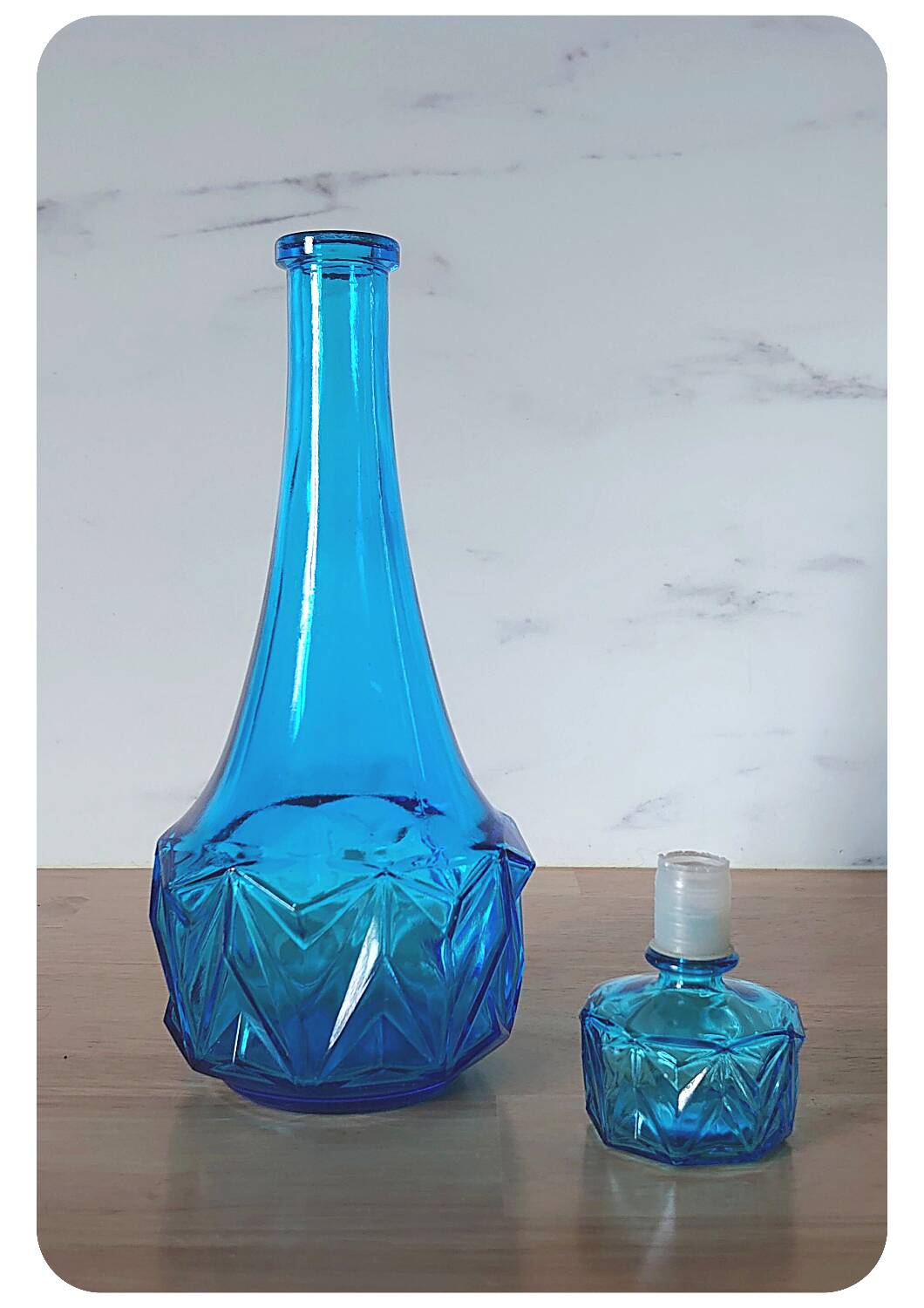 Bouteille belge bleu vif avec bouchon