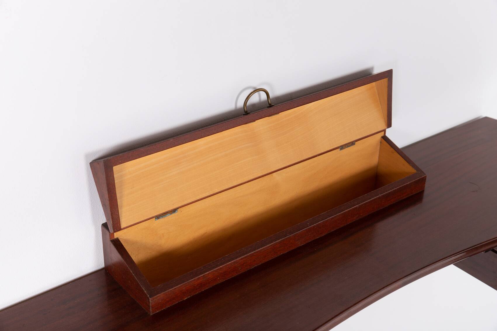 Étagère-console murale danoise moderne du milieu du siècle par Frode Holm pour Illums Bolig