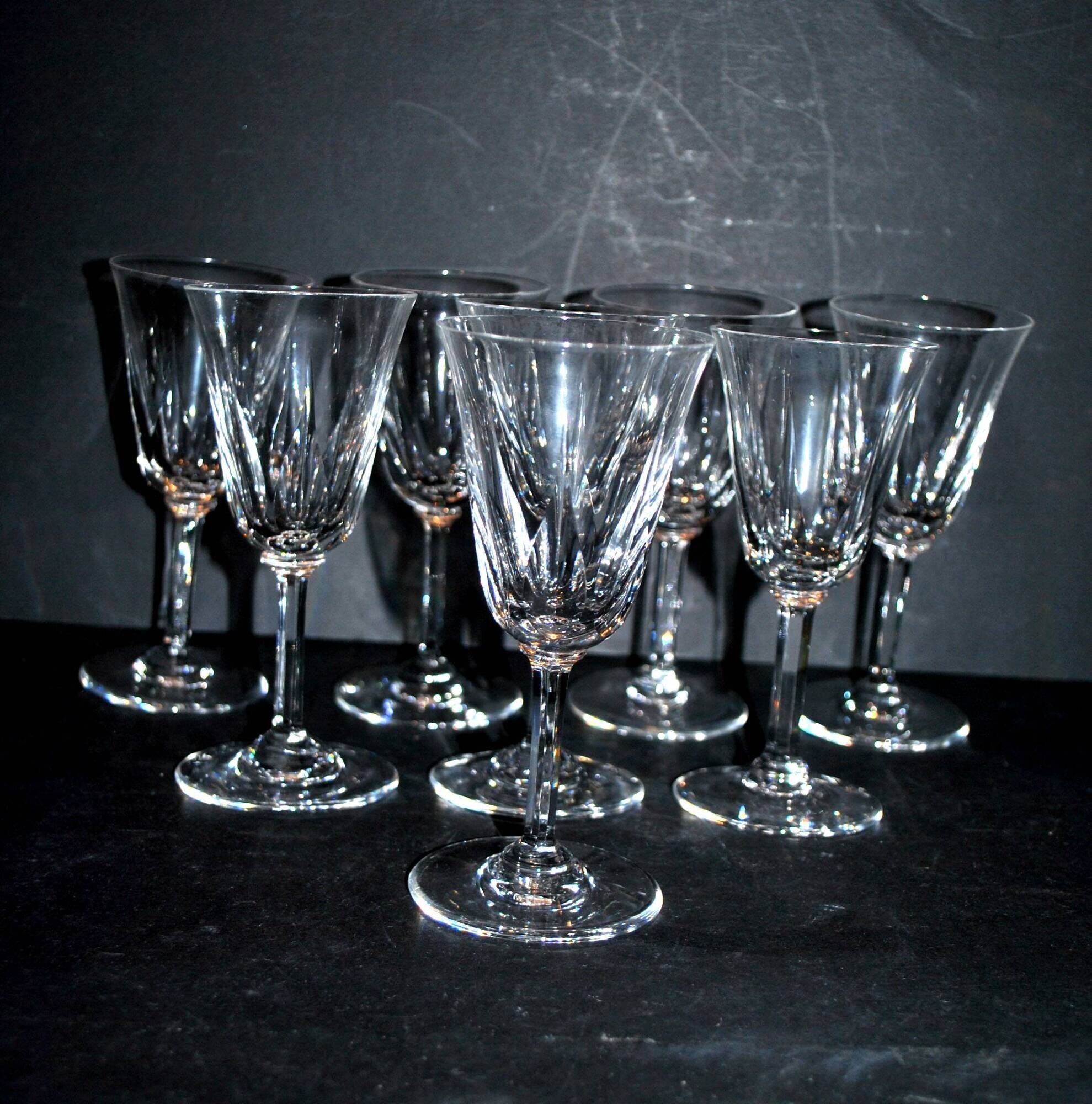 Set of 8 cerdagne wine glasses in cut crystal from saint louis h13cm