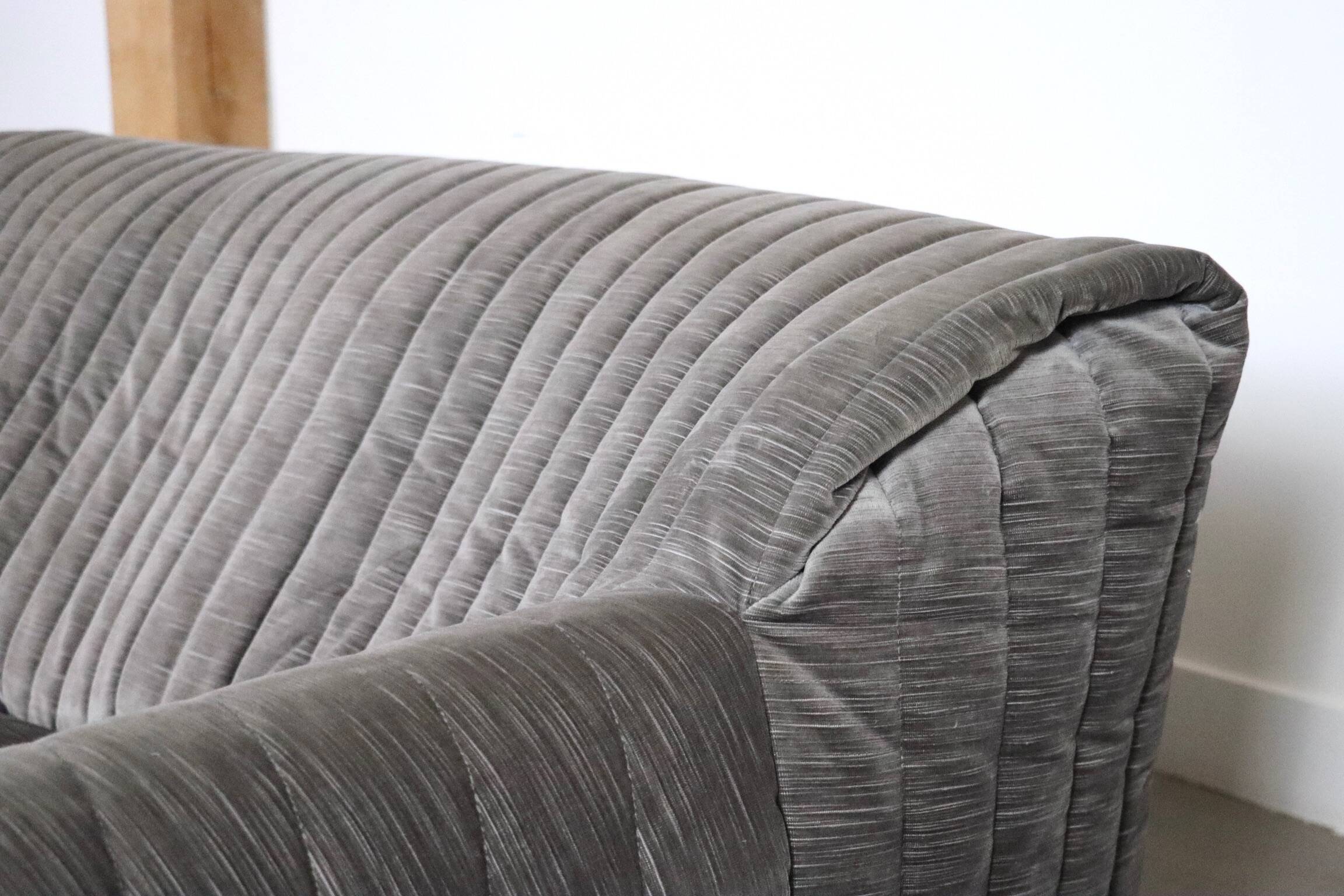 Canapé trois places original Cinna Sandra en velours par Annie Hieronimus, France années 1970