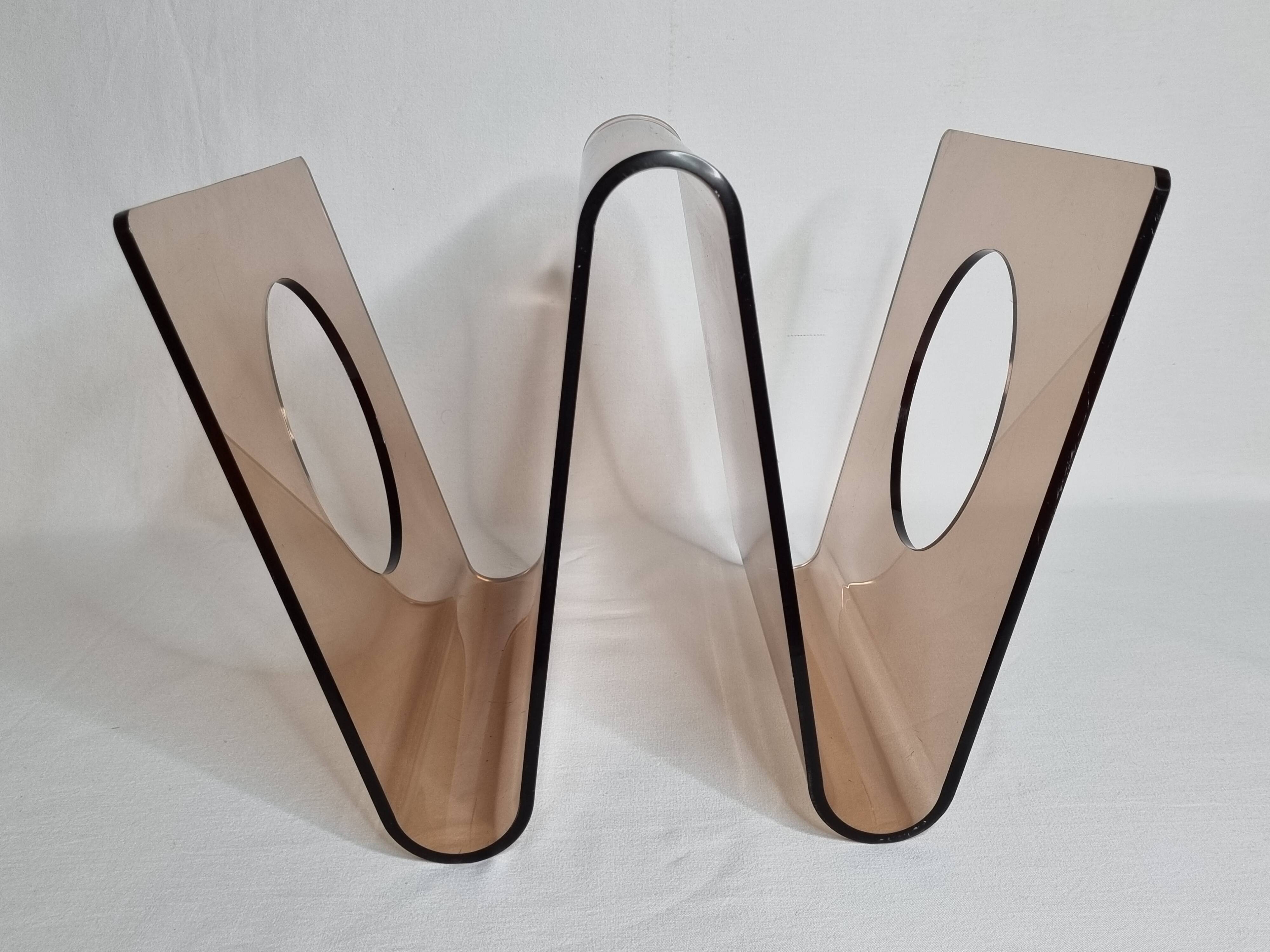 Magazine rack by Michel Dumas for Roche Bobois, smoked plexiglass, 1970s.