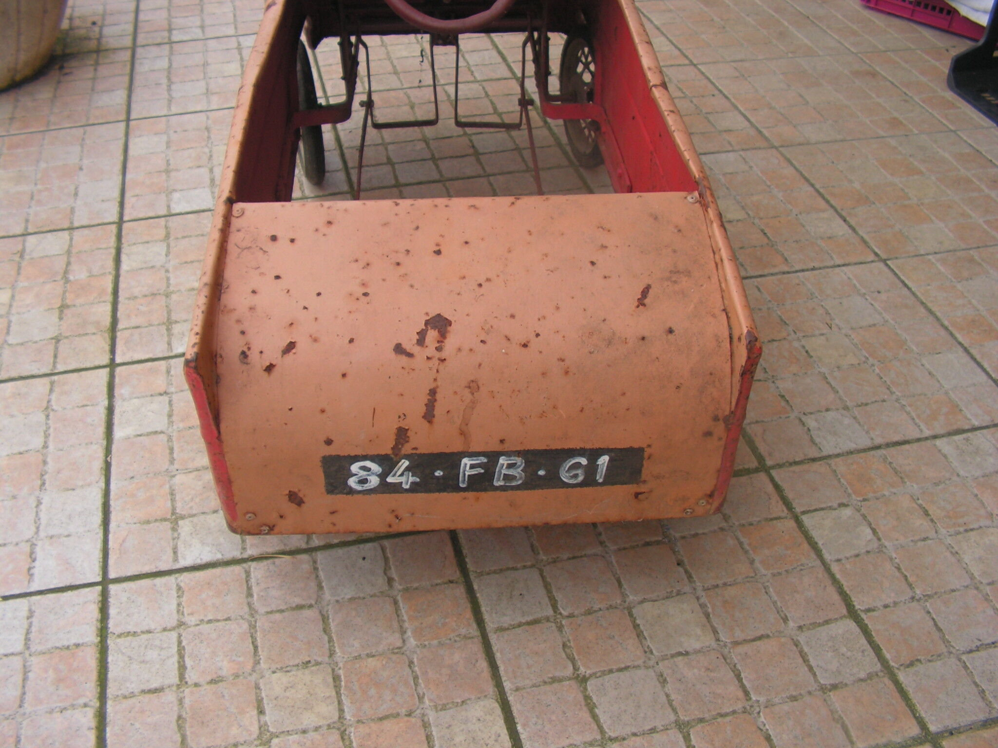 Voiture à pédales en tole Simca Ariane