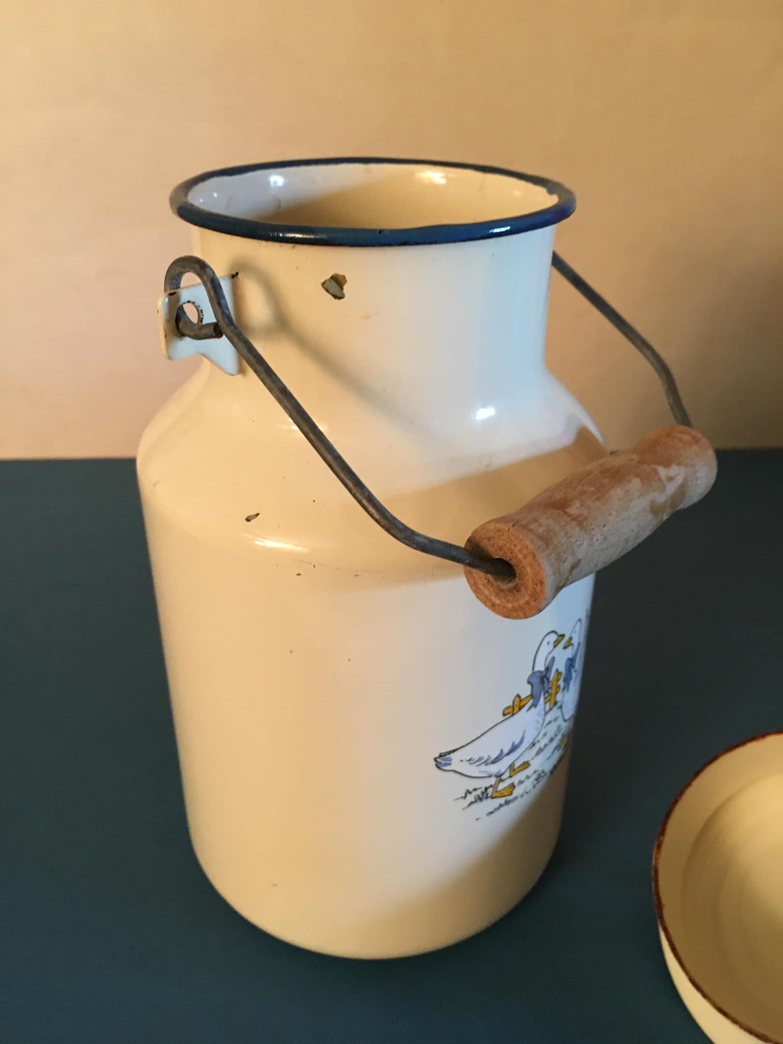 Enamelled milk jar retro style ecru color with "goose" patterns. Wooden handle.