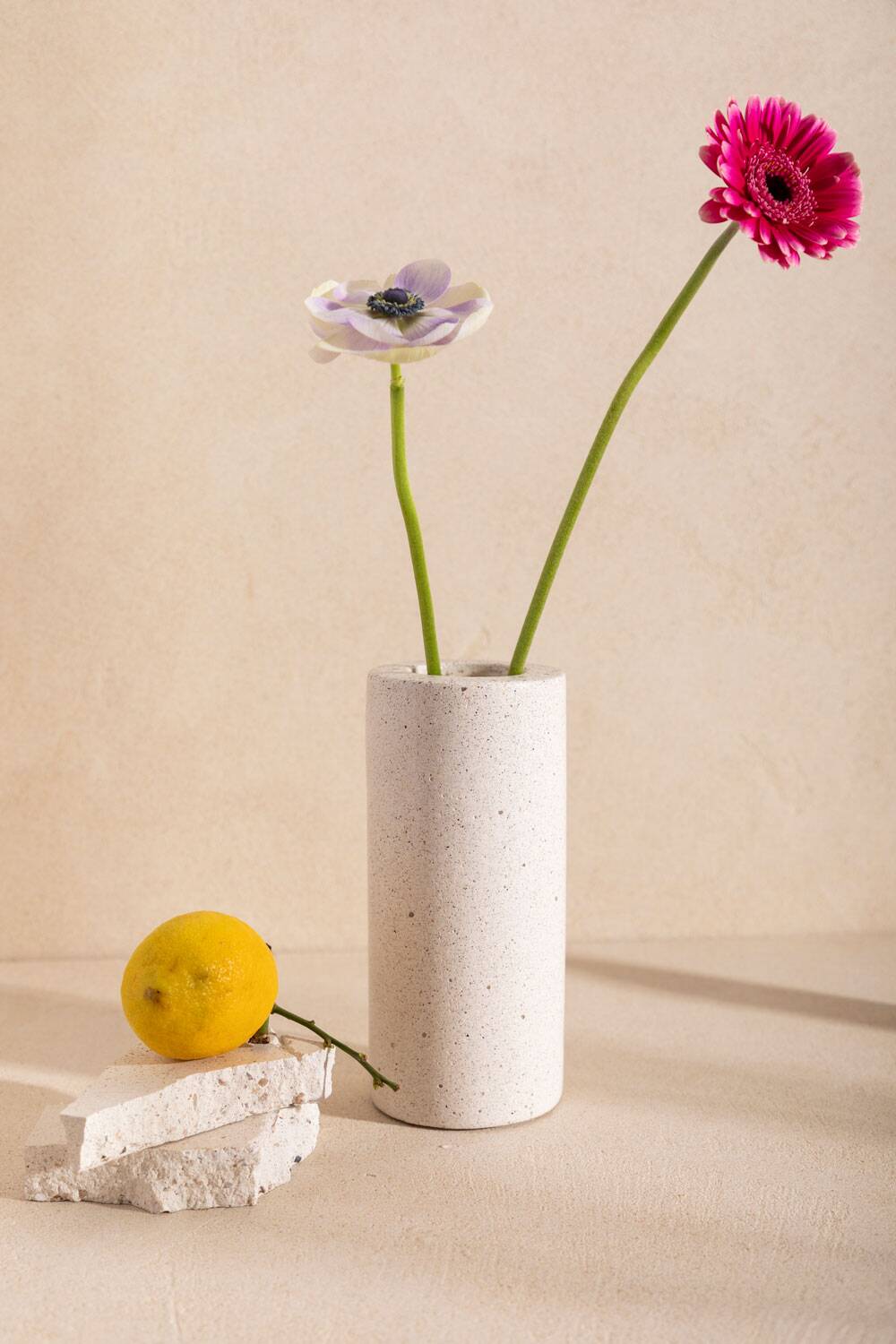 André vase in white concrete
