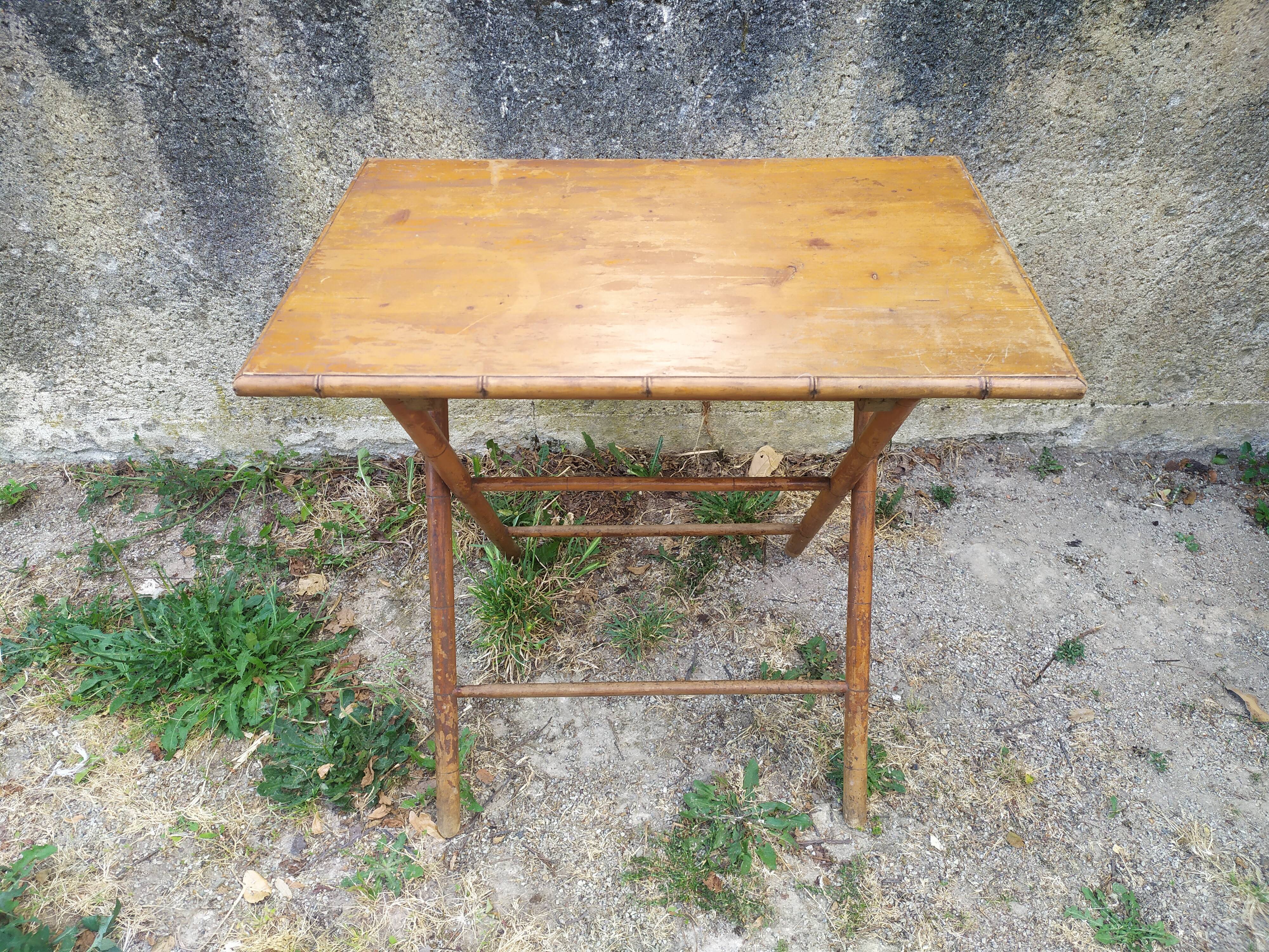 Foldable wooden table
