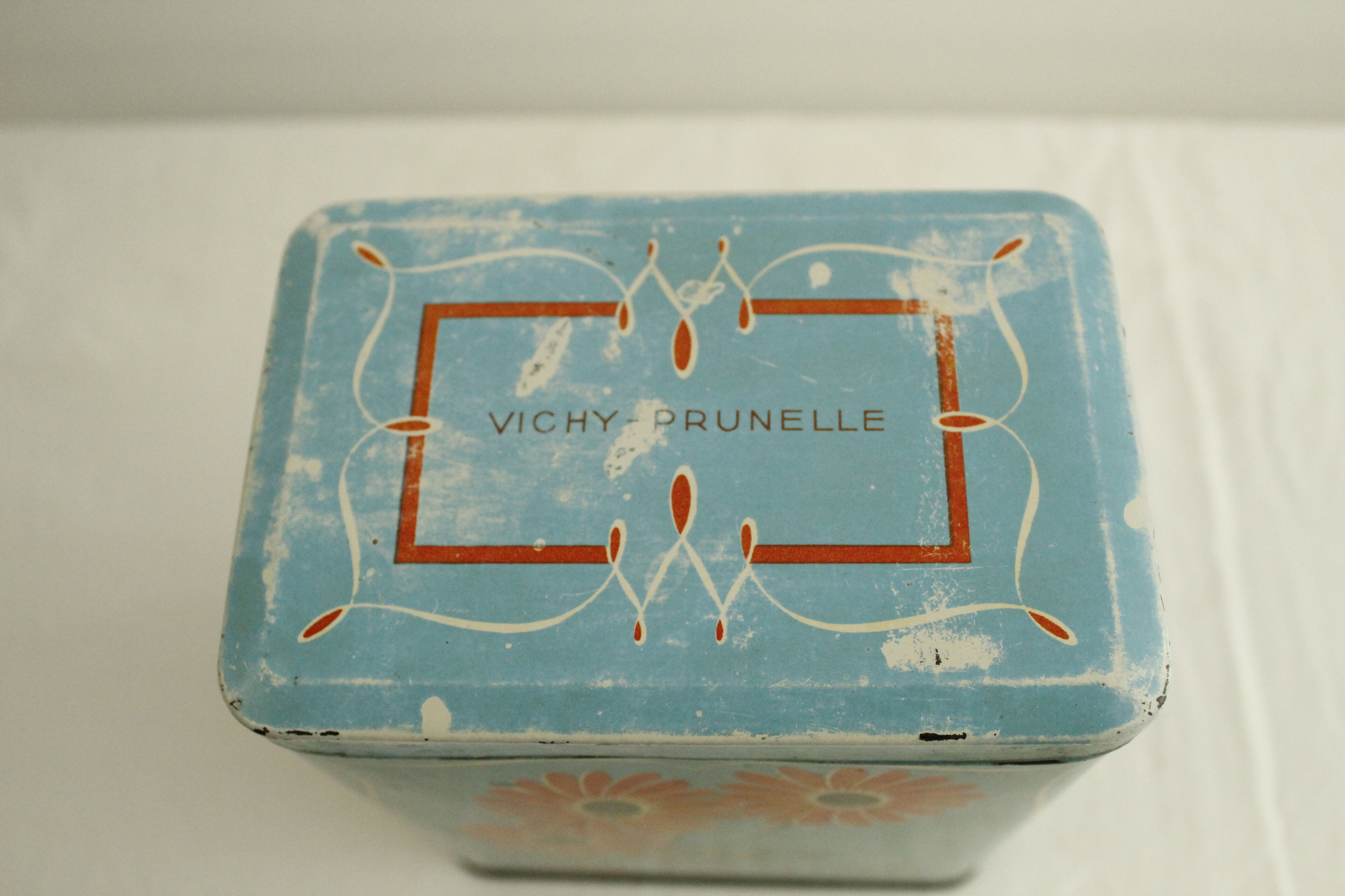 Old metal box "Vichy-Prunelle"