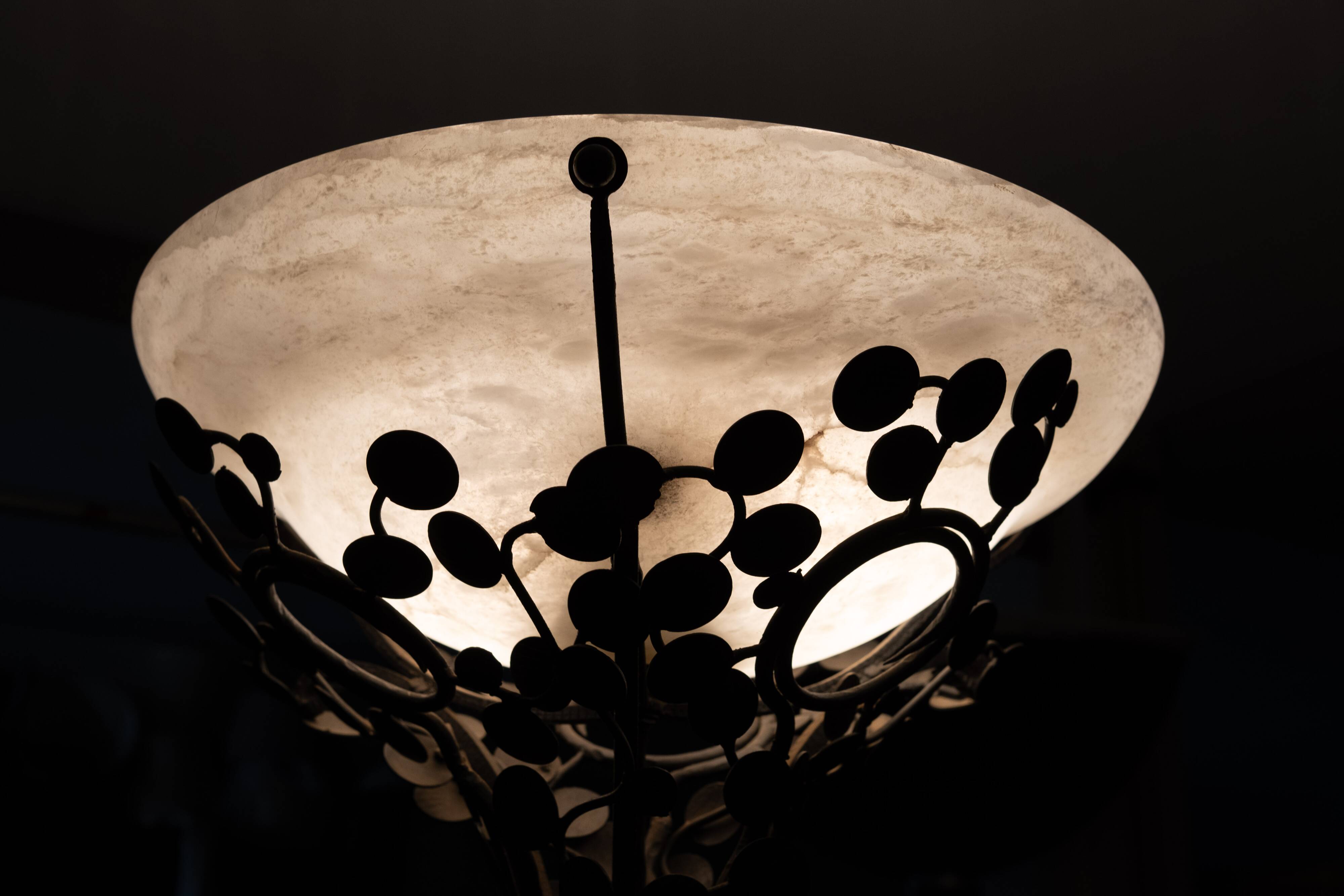 Edgar Brandt style Art Deco floor lamp in wrought iron with alabaster cup