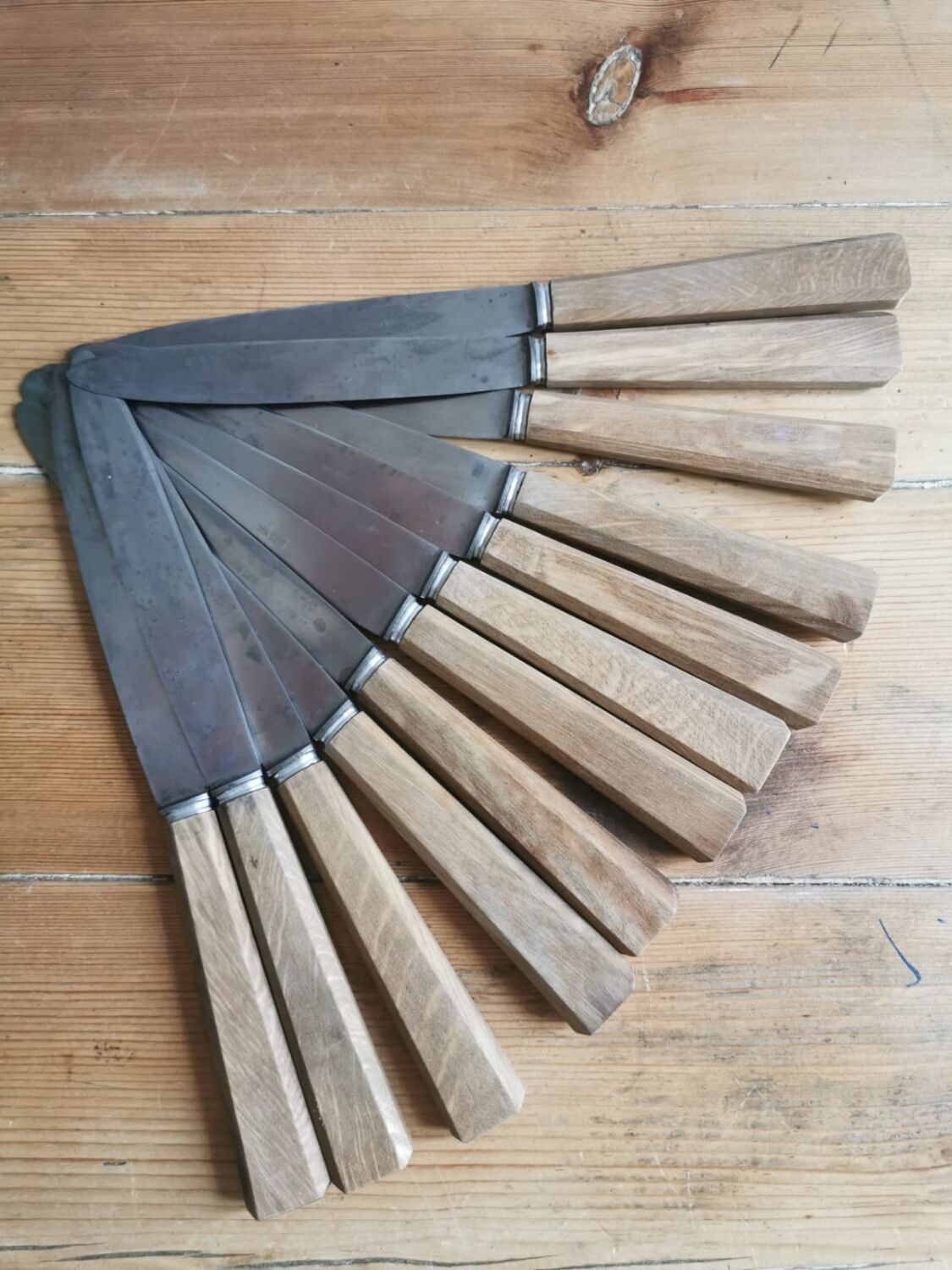 Set of 12 Bakelite knives