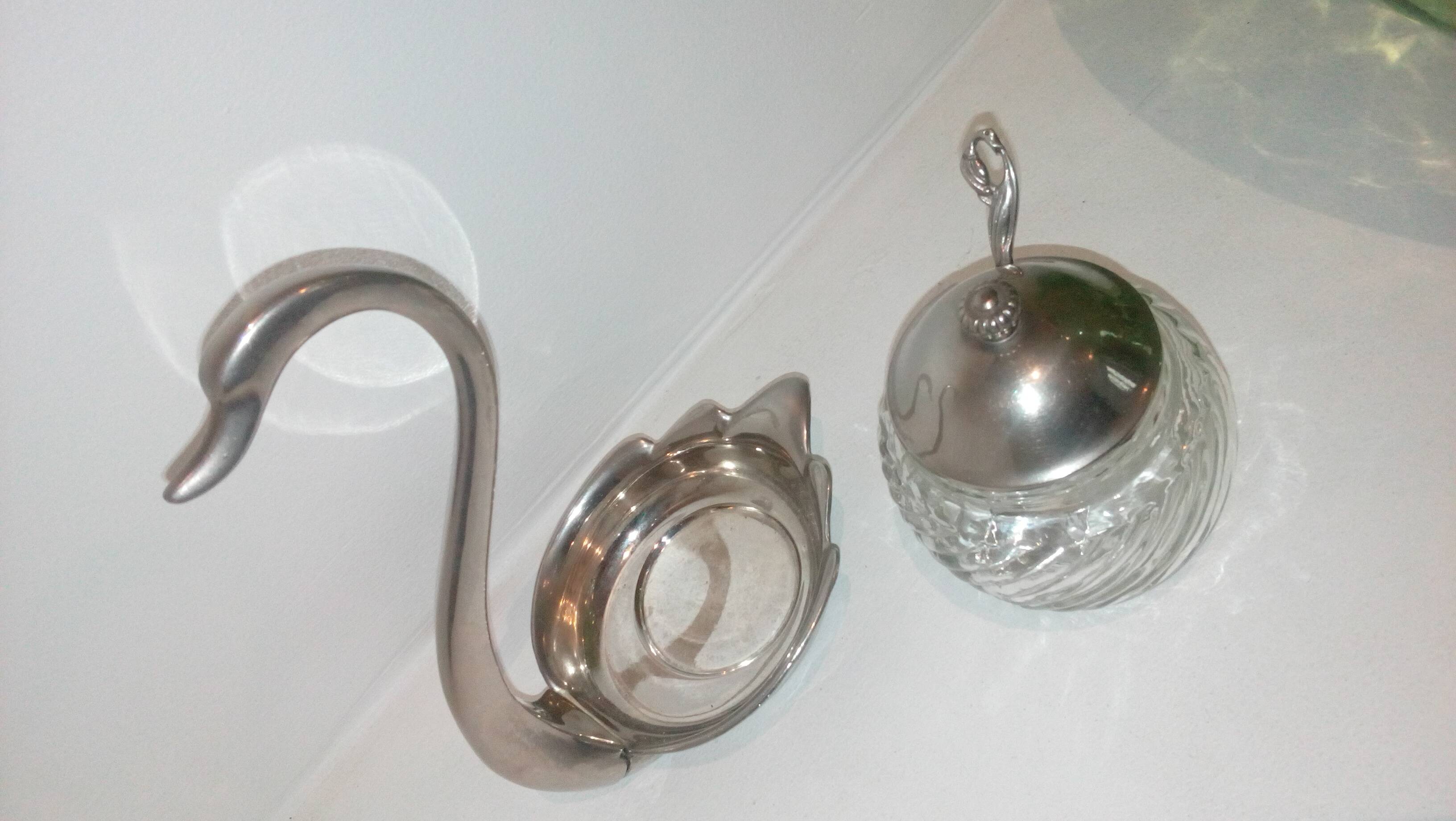 Mustard confectioner's sugar swan