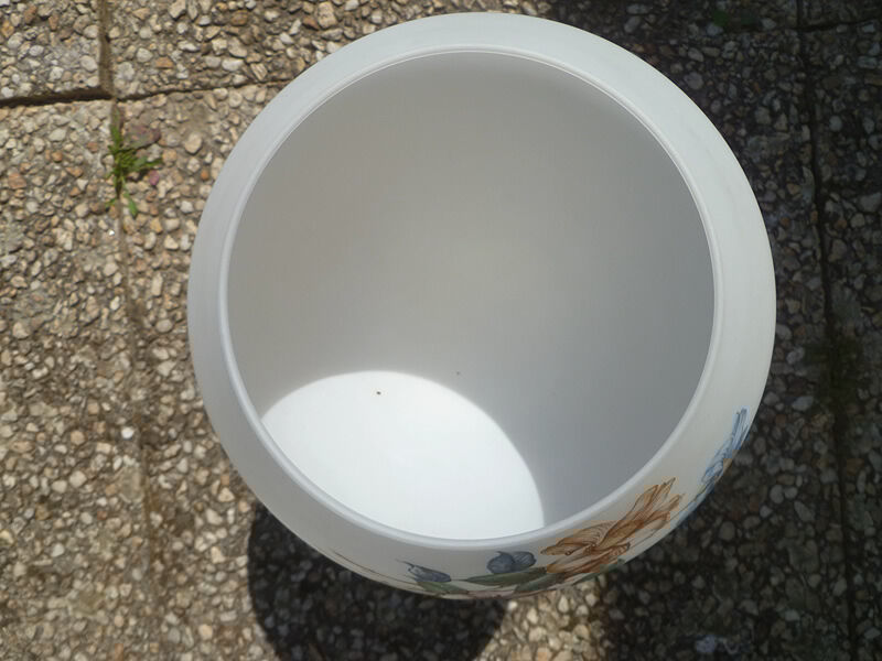 vase cornet opaline white