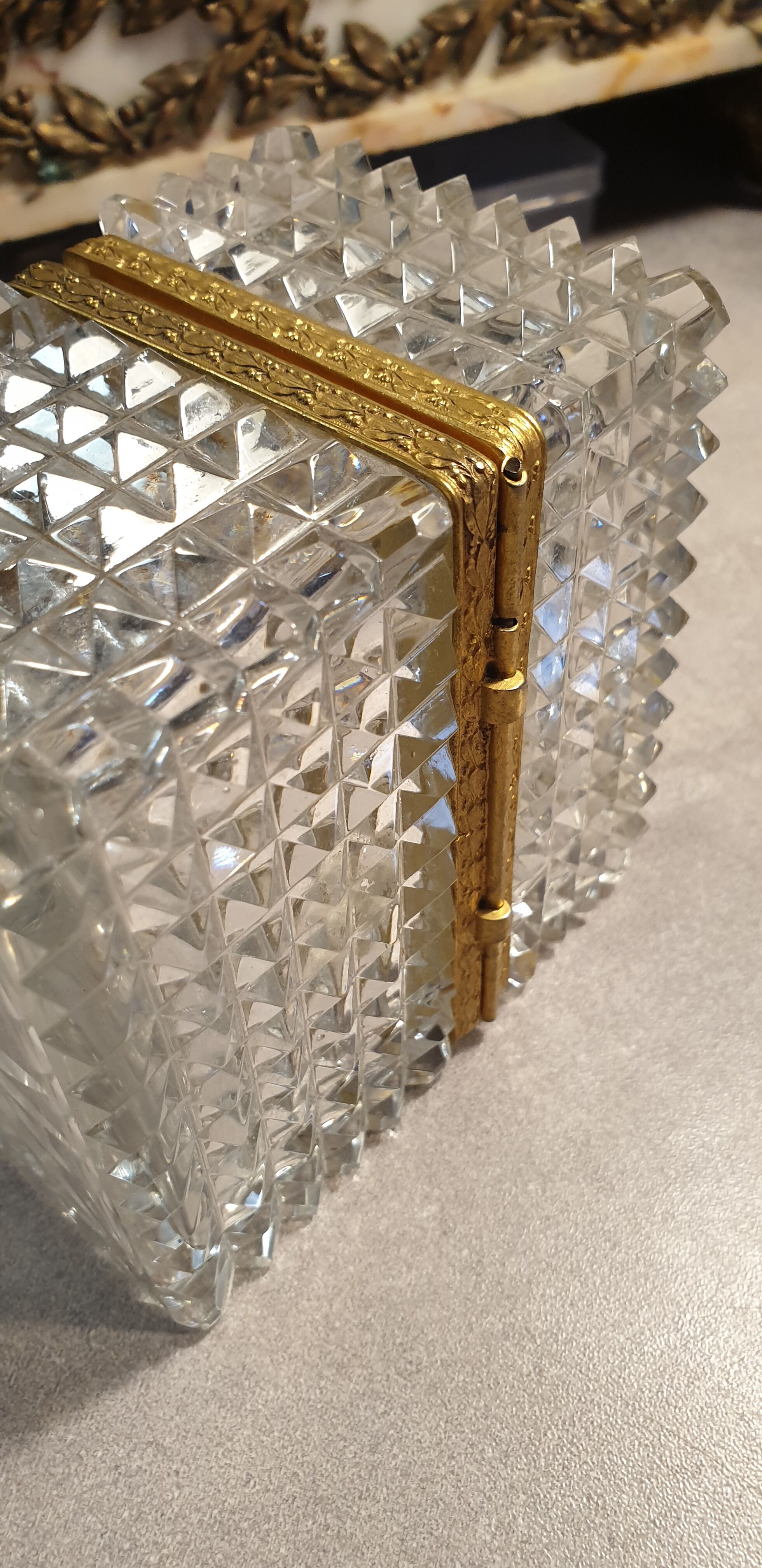 Jewelry box in cut crystal and brass