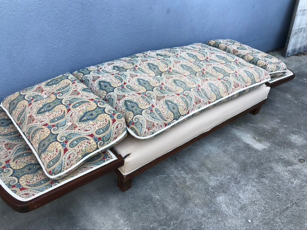 Bench reads art deco