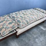 Bench reads art deco