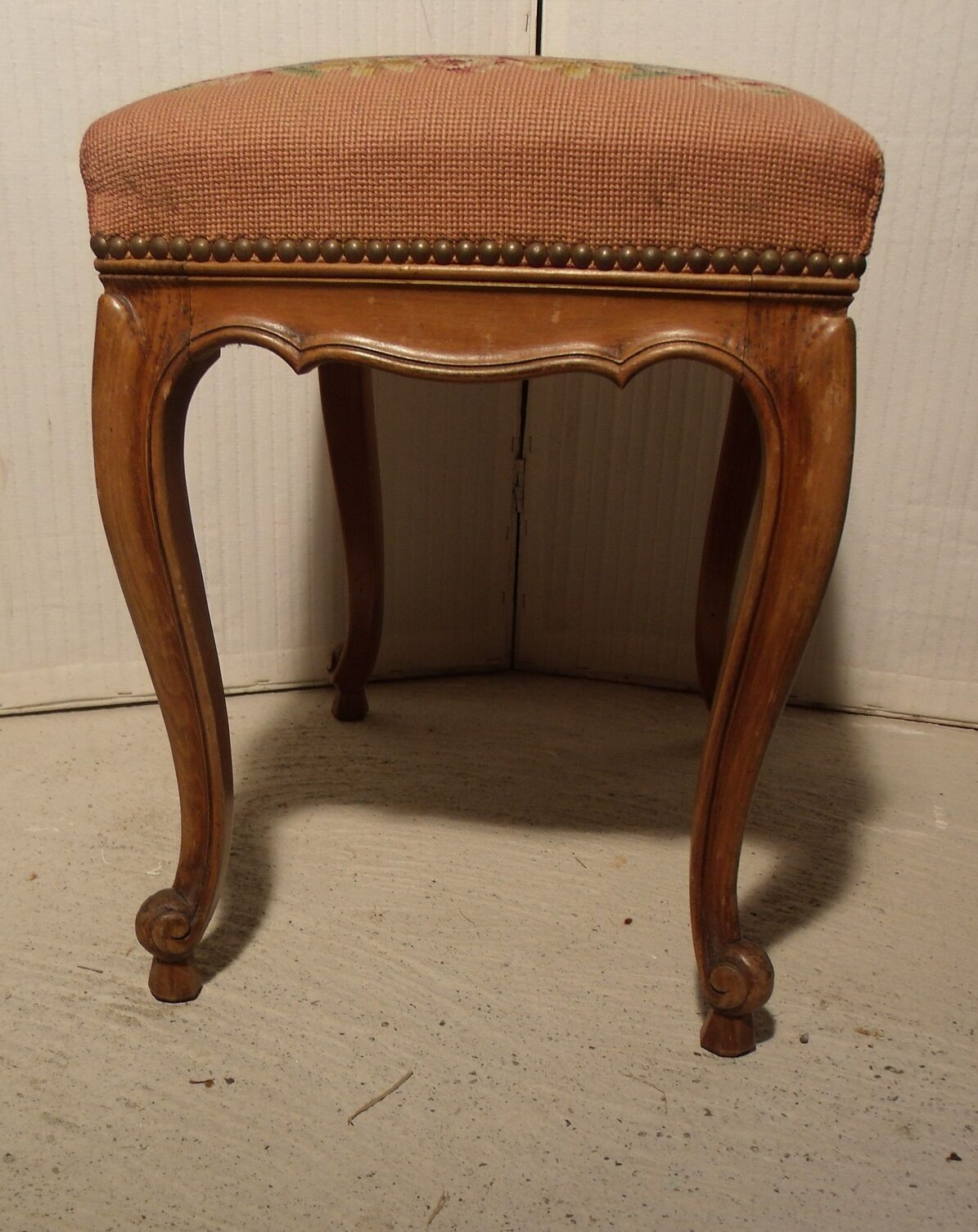 Piano bench bench bench end of bed